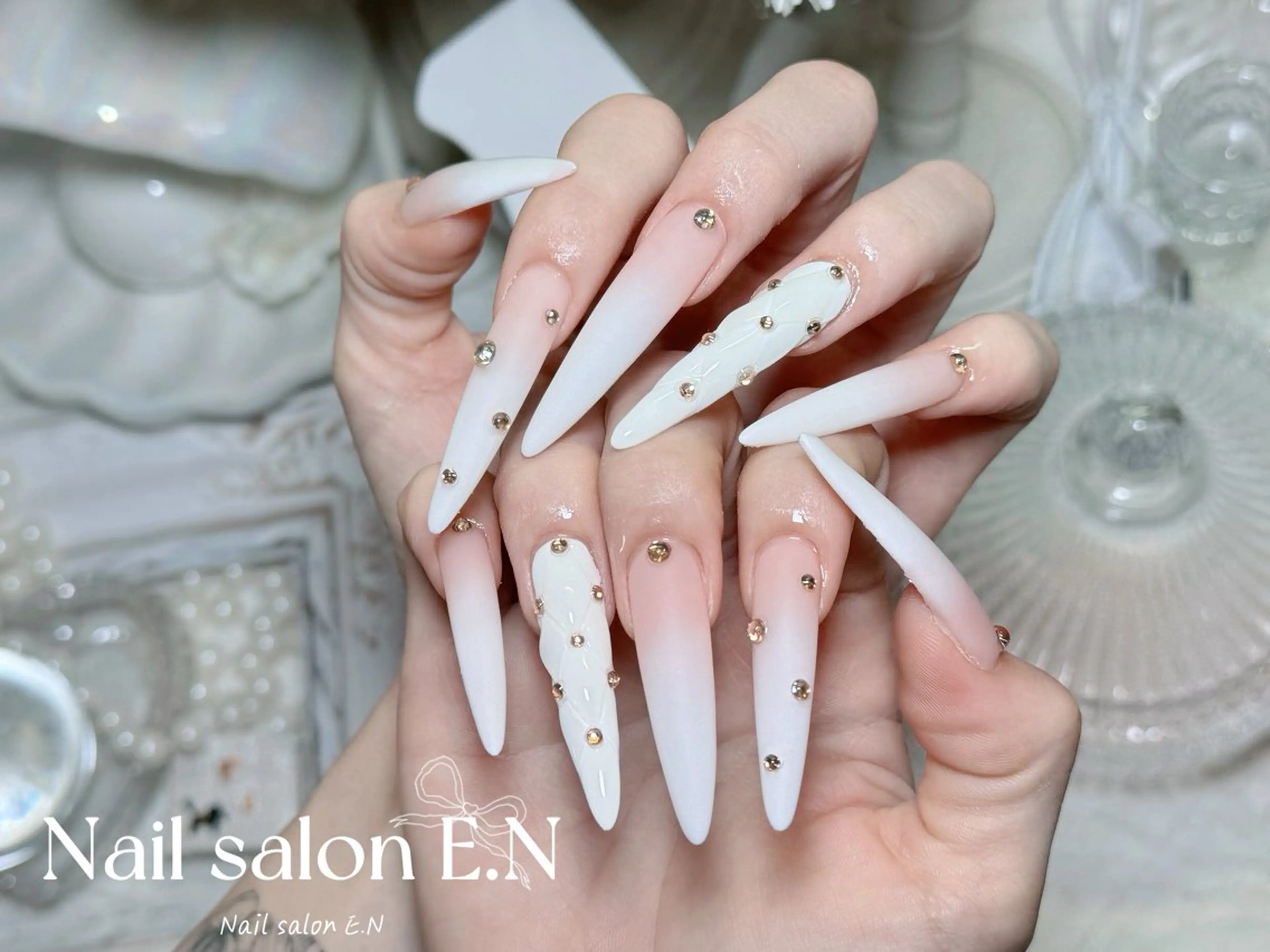 ネイル アートネイル オーロラネイル ブラウン クリアネイル フレンチネイル ハンドネイル E.N🦋 長さ出し/持ち込みのネイルデザイン