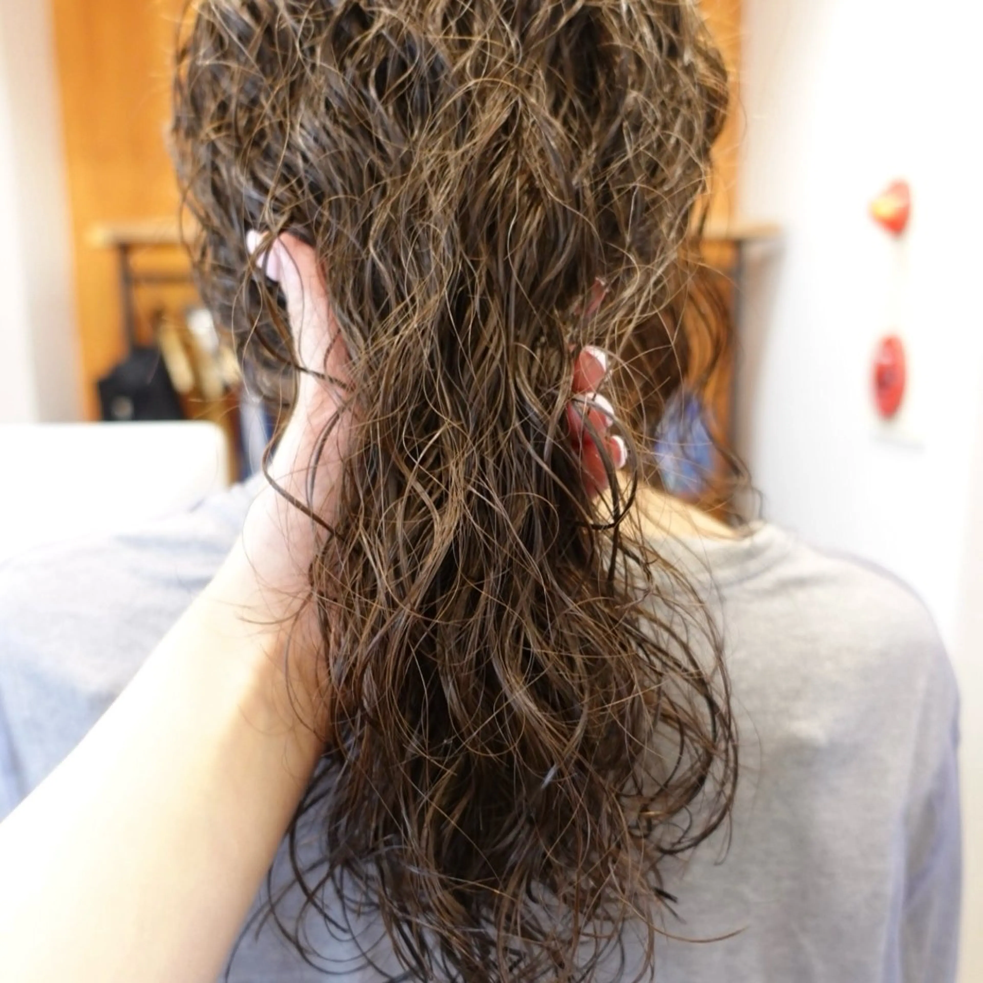 ロング カラー パーマ ヘアアレンジ ベージュカラー ブリーチ ブリーチなしカラー オリーブベージュ カット ヘアカラー 🌐サトウ リョウ🌐のヘアスタイル