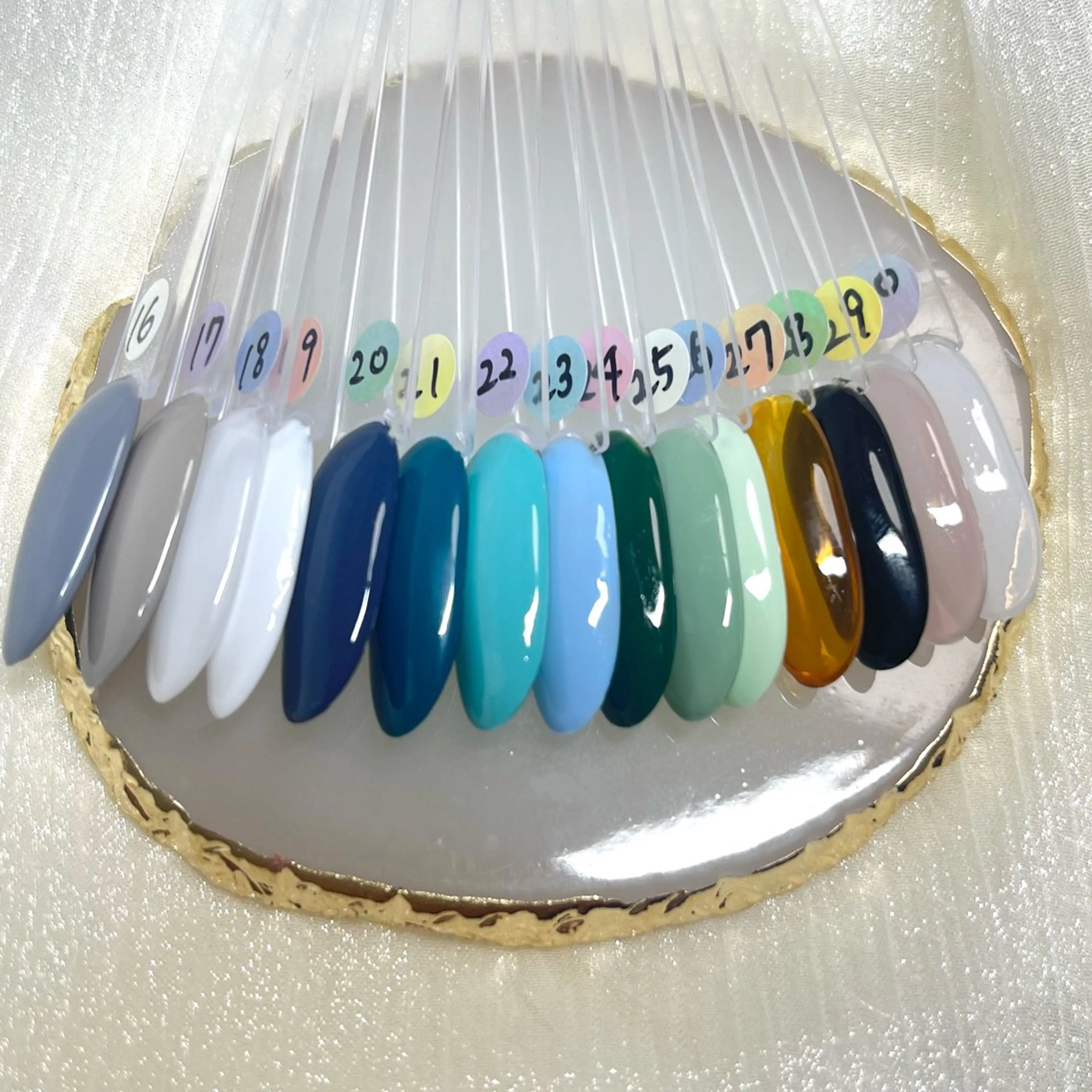 ネイル Lea linoのネイルデザイン