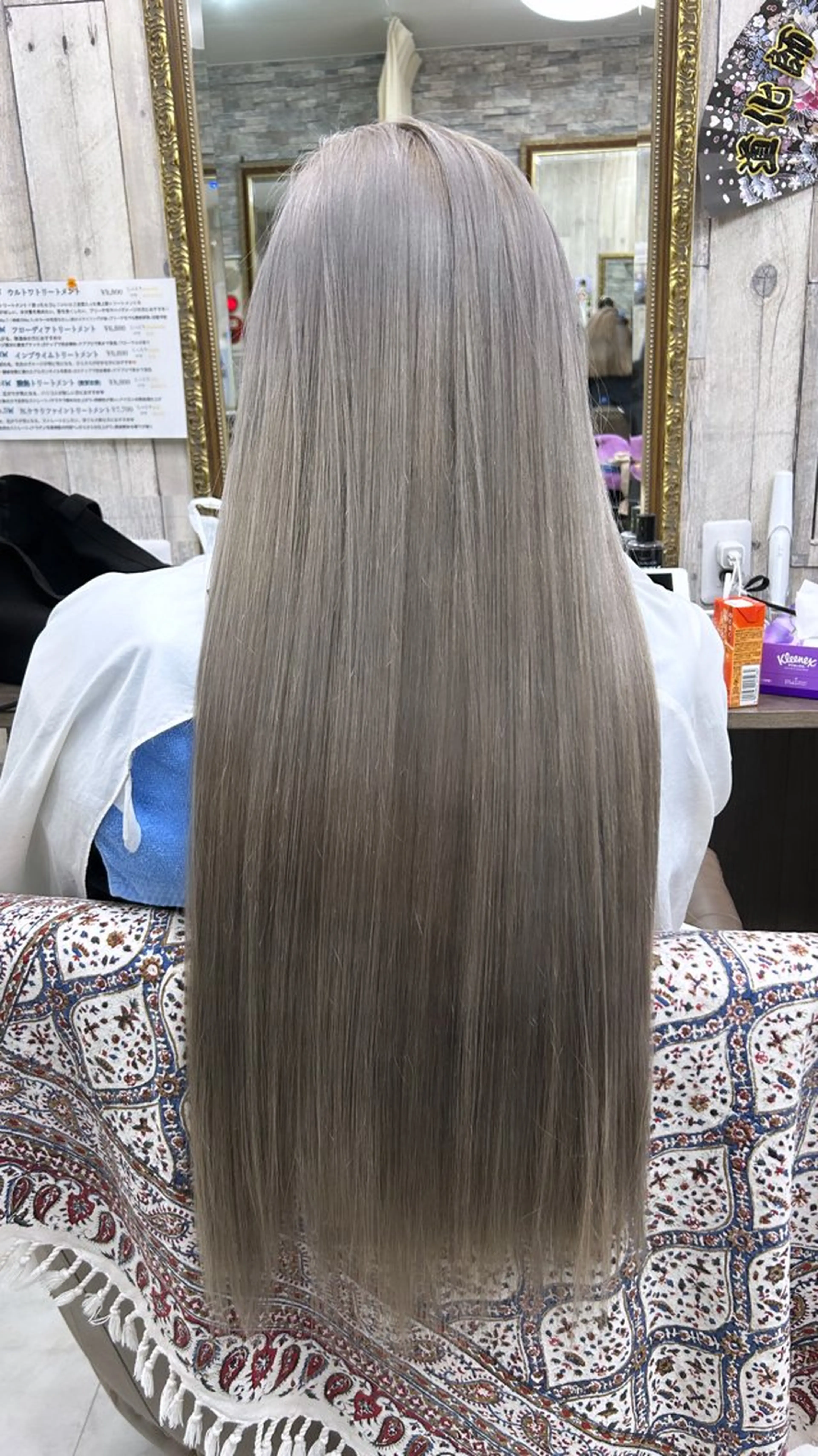 ロング カラー ハイトーン Arphyのヘアスタイル