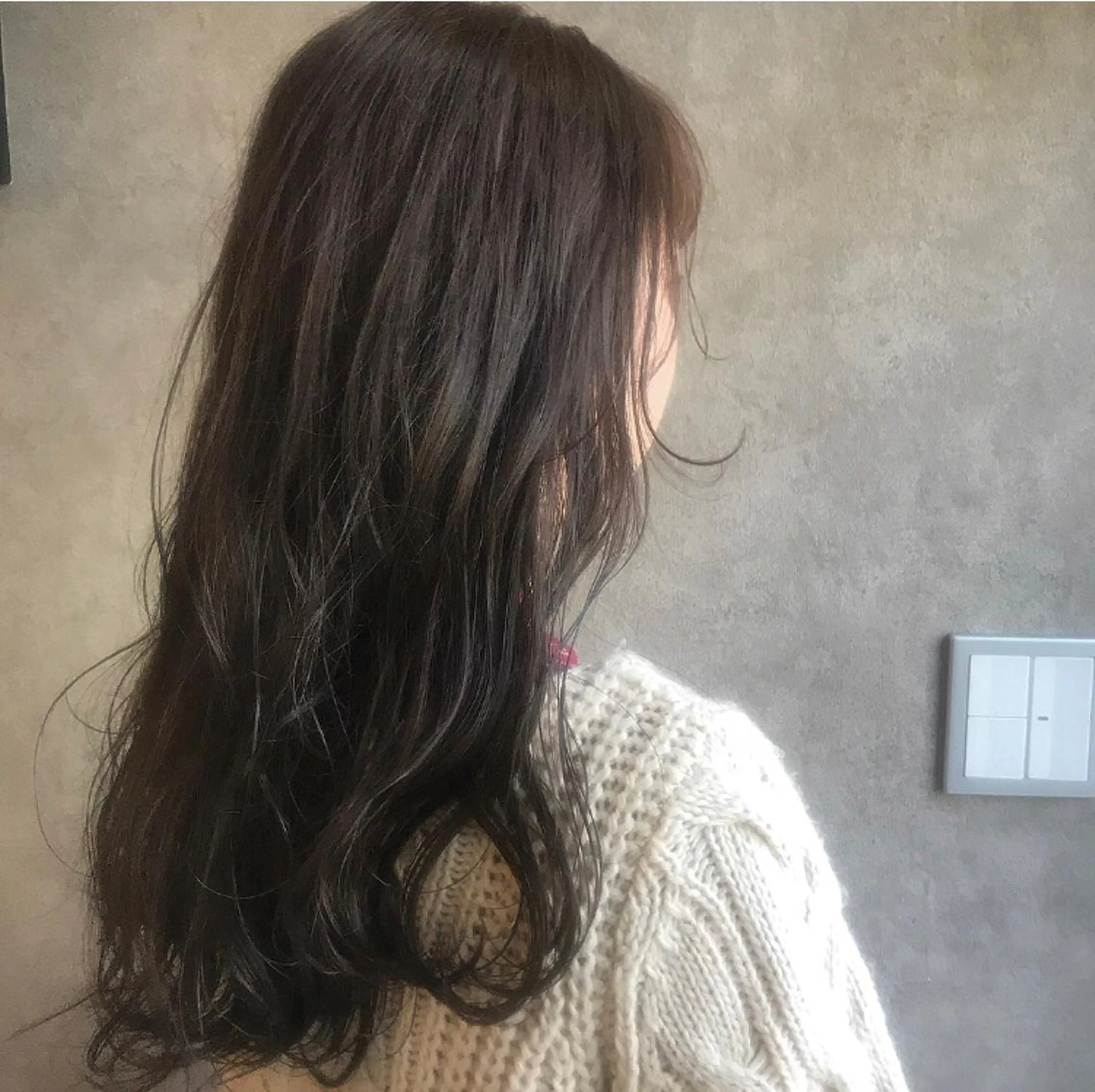 ロング アッシュ 緑川 瑞穂のヘアスタイル