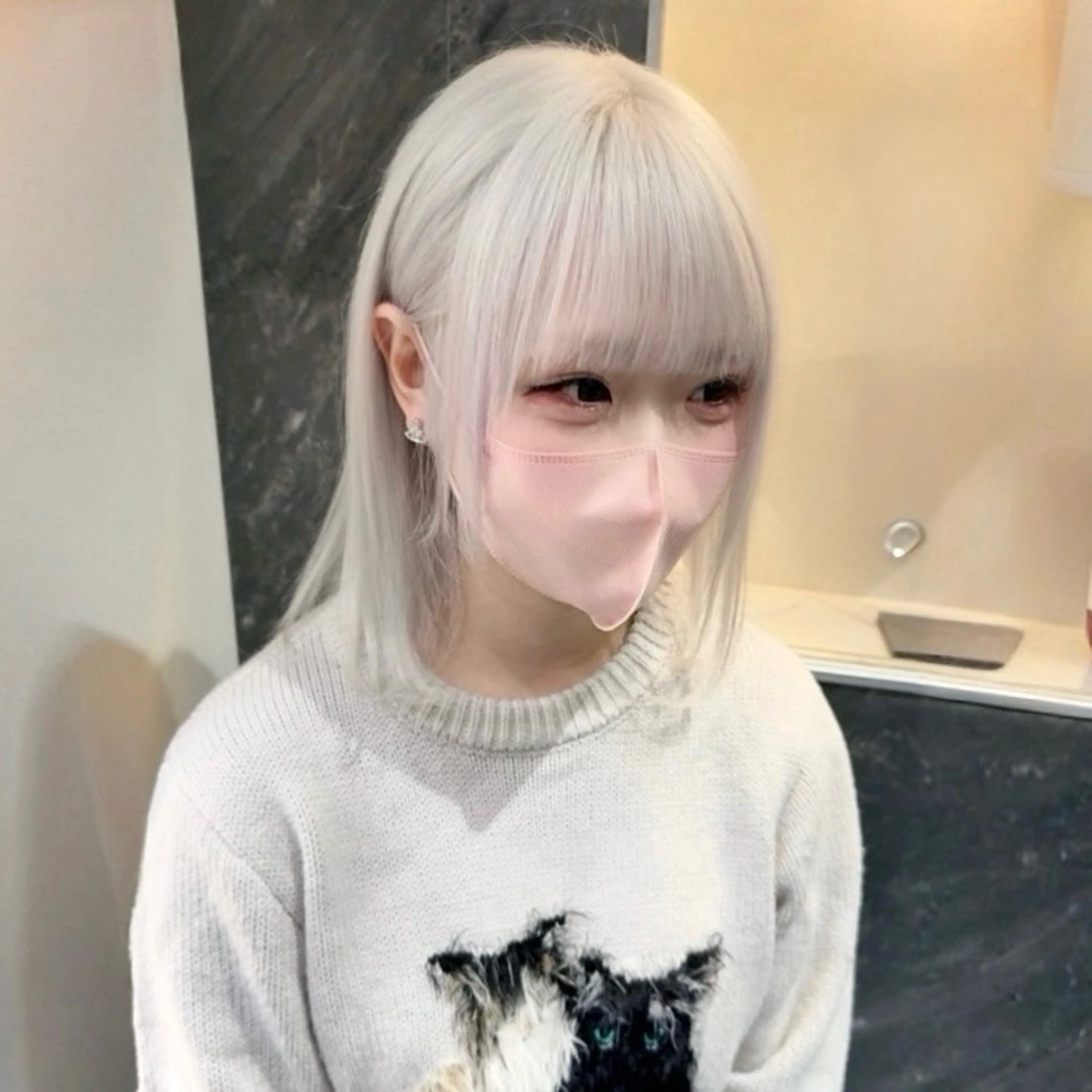 セミロング カラー ヘアカラー 🩵ハイトーン 美咲🩵のヘアスタイル