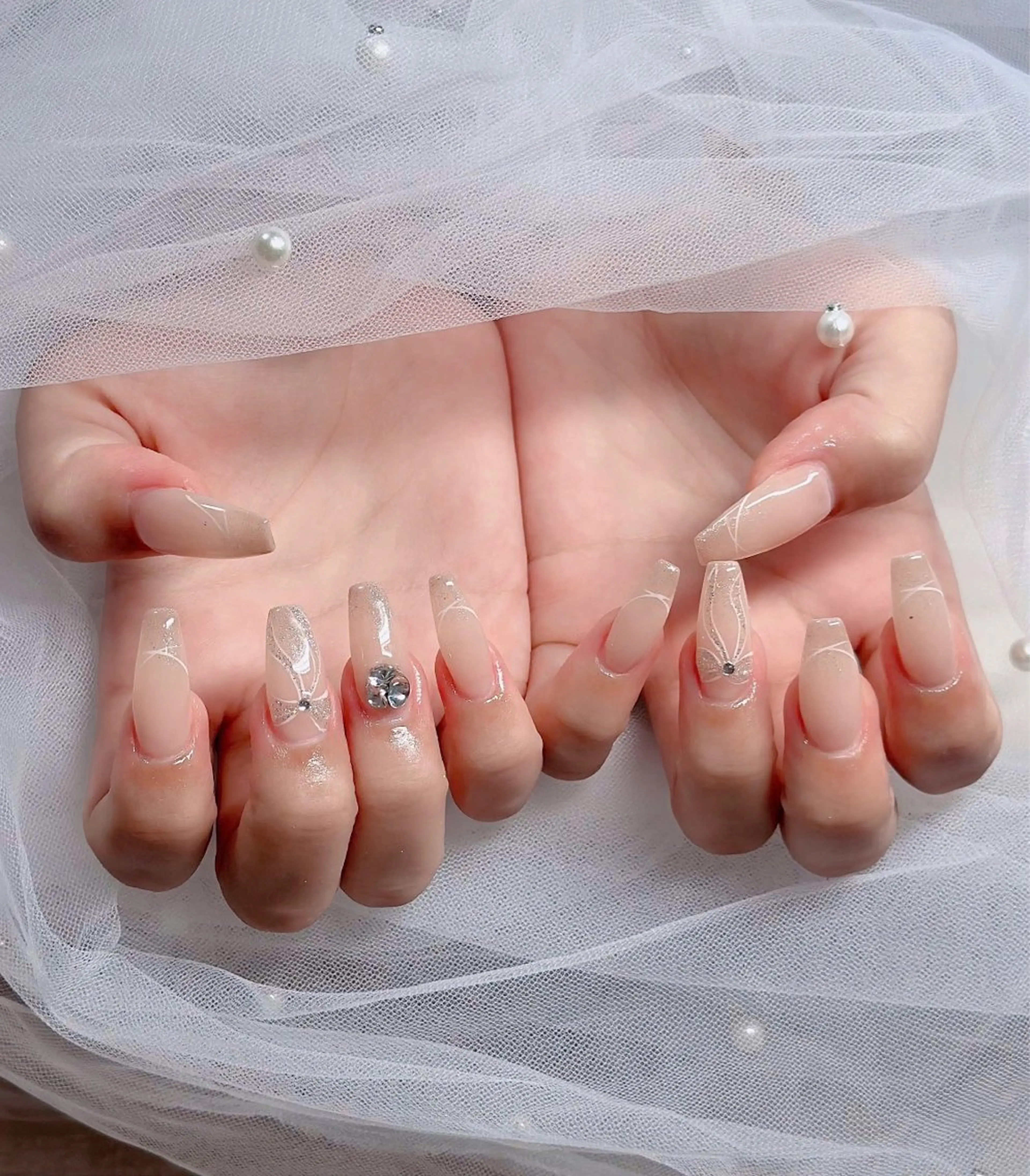 ネイル オーロラネイル フレンチネイル ジェルネイル ハロウィン キラキラネイル H.baby Nail Salonのネイルデザイン