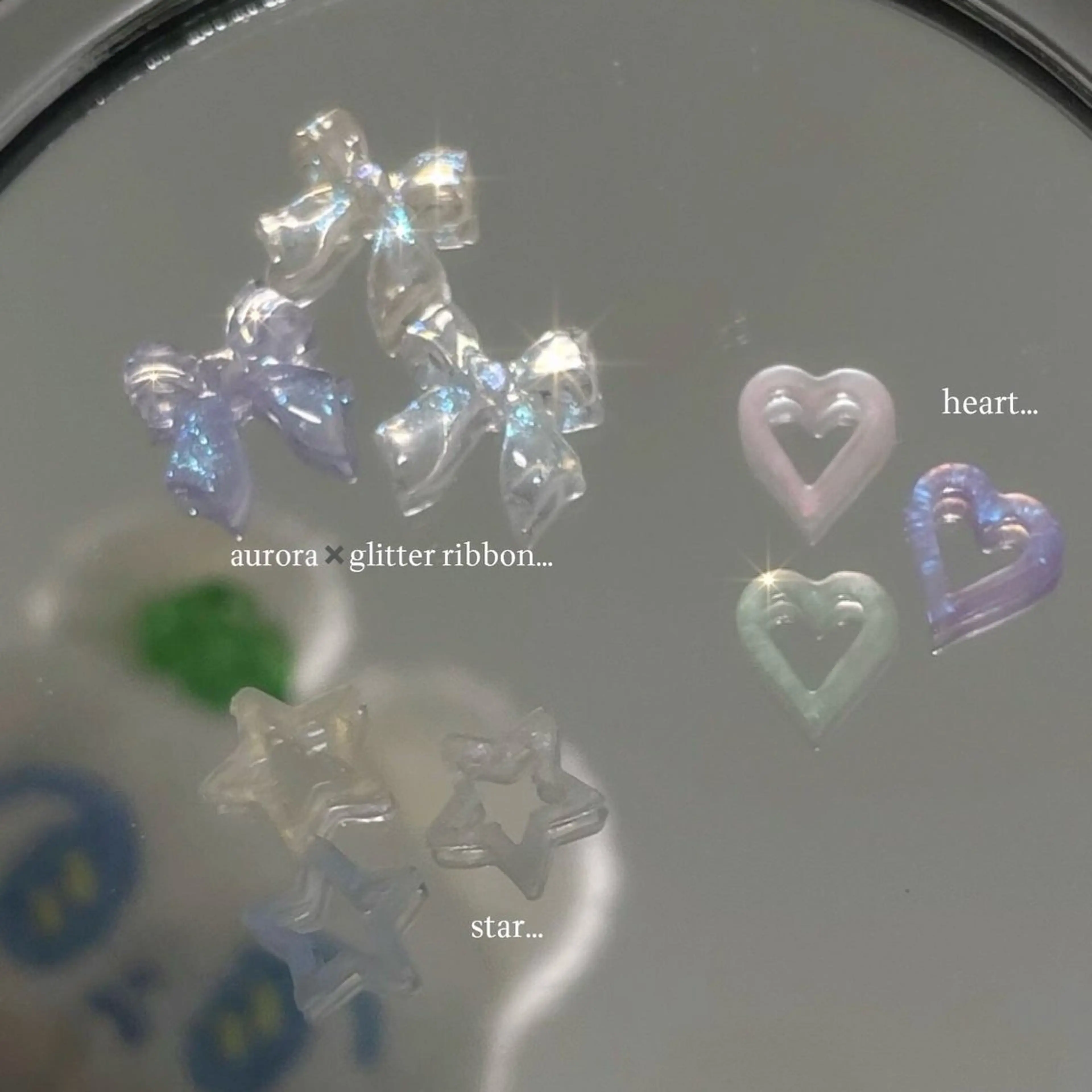 MINAMI໒꒱ Y2K、韓国ガーリーのネイルデザイン