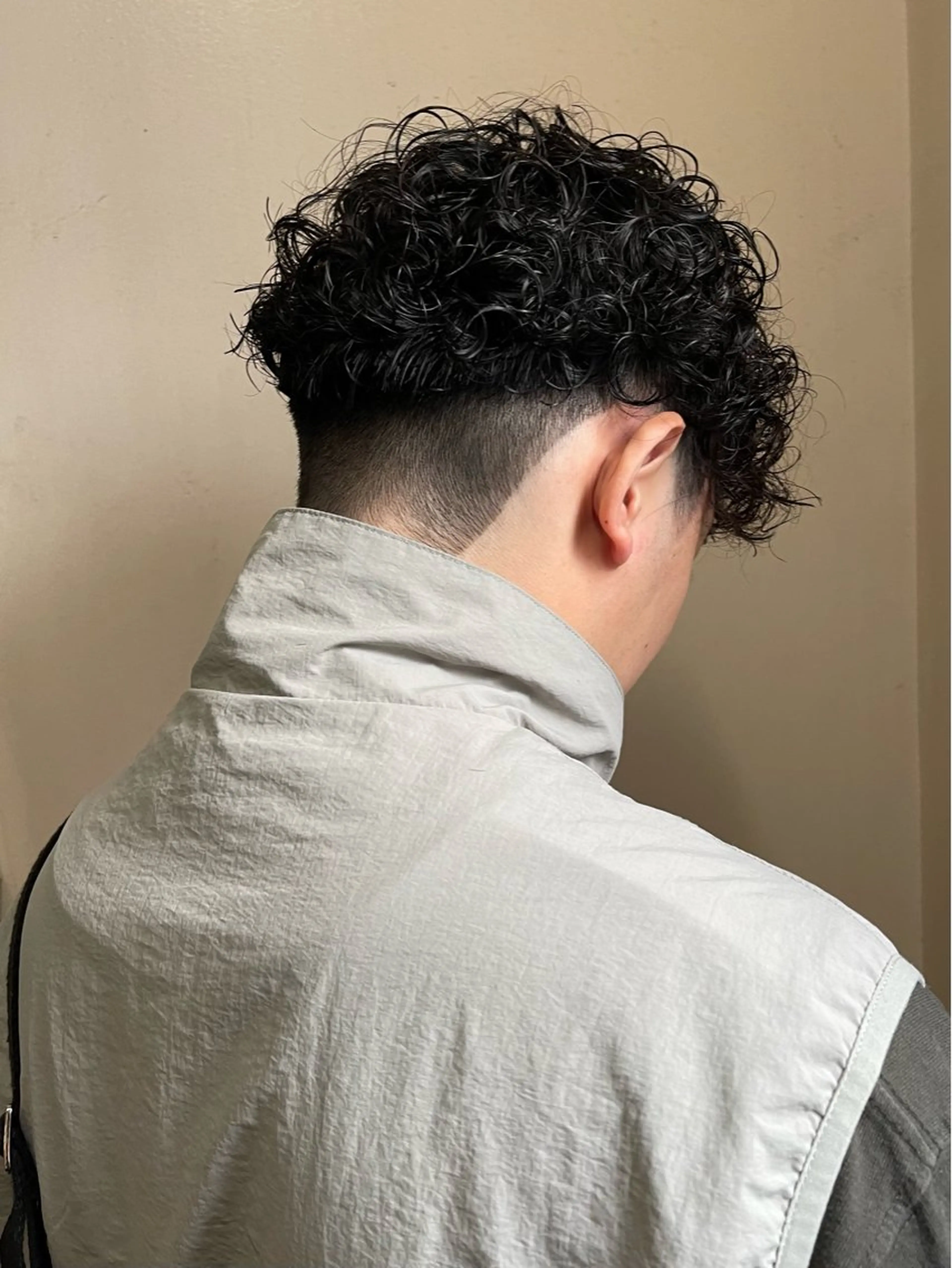 ショート パーマ ボブ 髪質改善 ショートヘア プードルパーマ カット ヘアカラー パーマ トリートメント ヘアセット 安部佑哉/ハイトーン /レイヤー/ブリーチのヘアスタイル