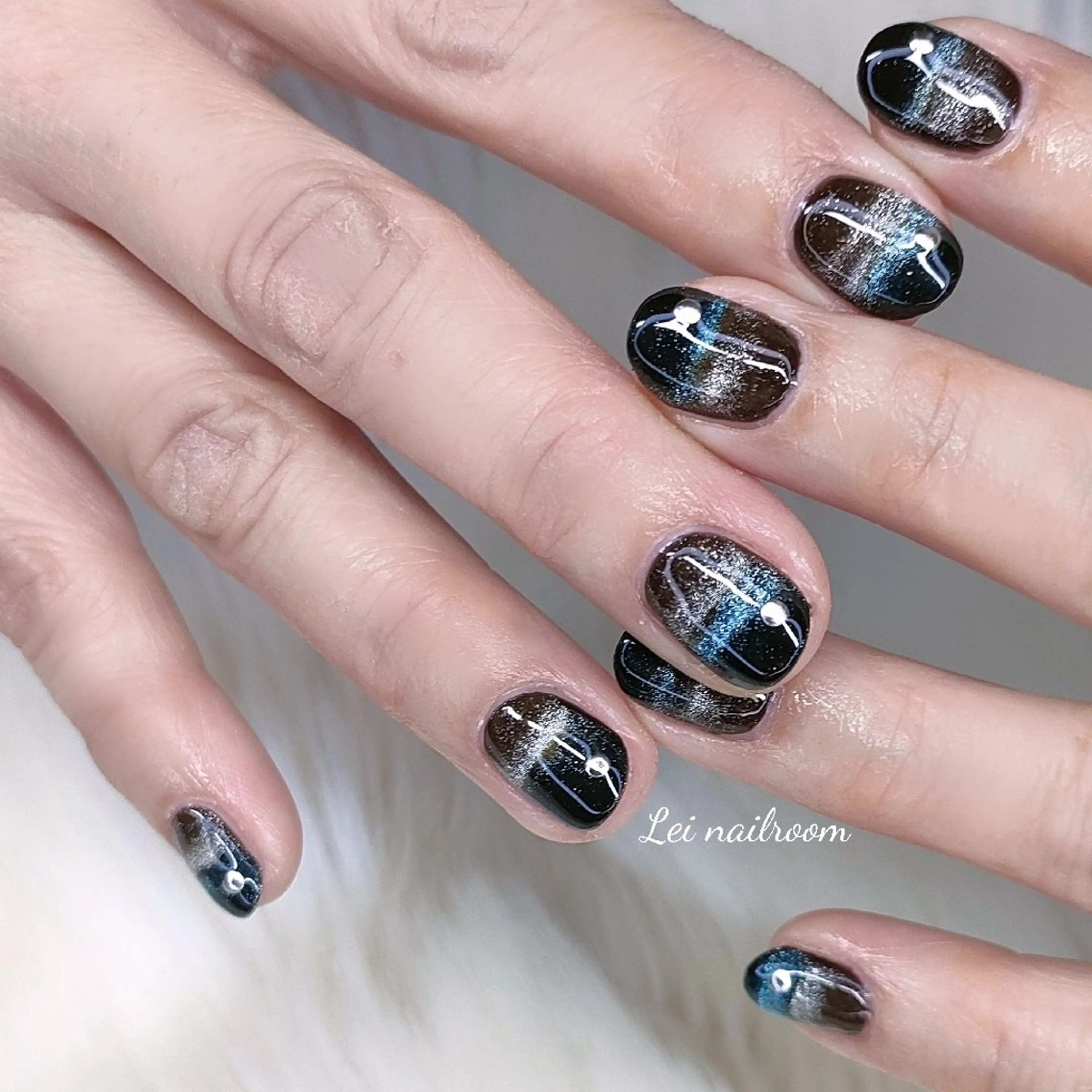 ネイル アートネイル ボーダー マグネットネイル lei🌼 nailroomのネイルデザイン