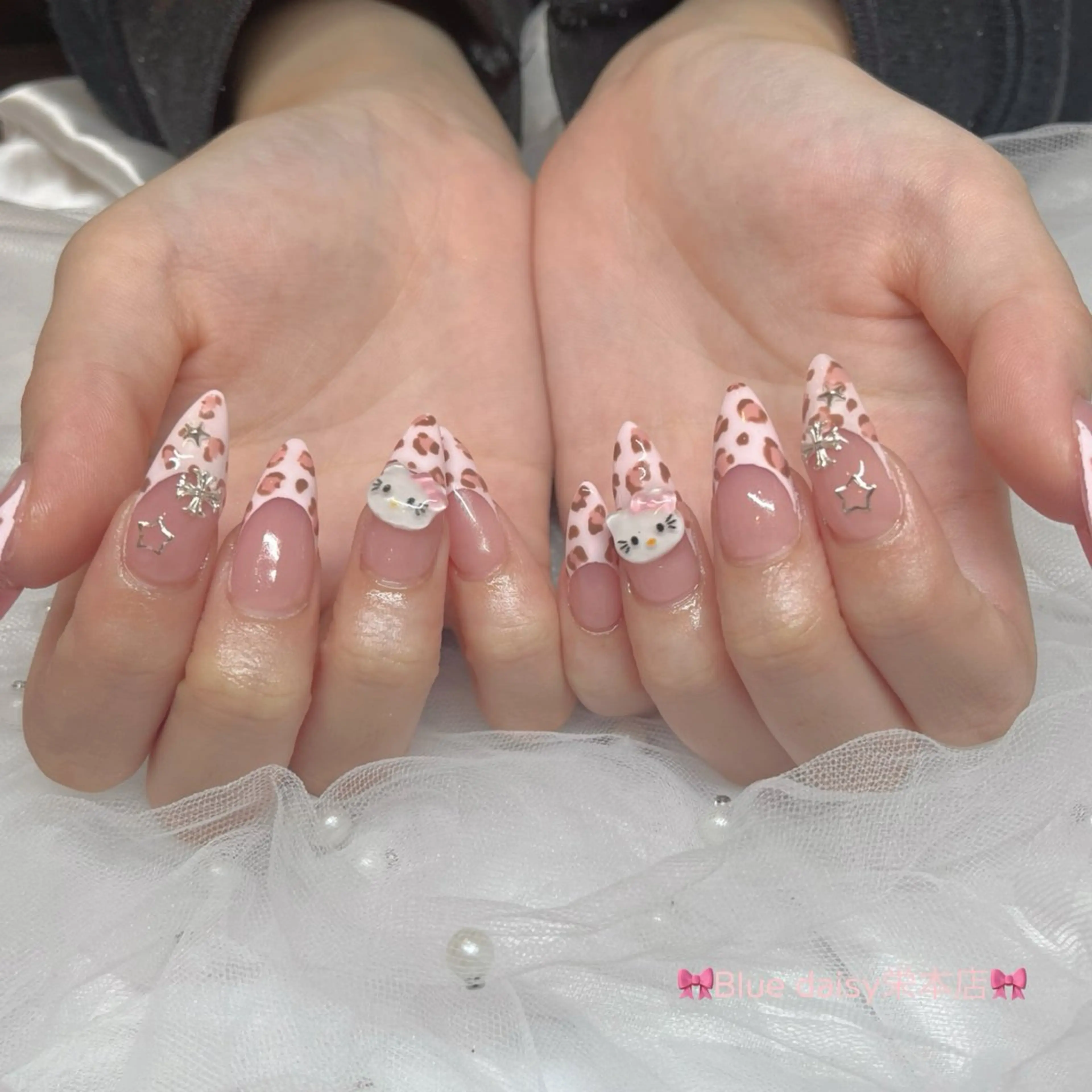 ネイル アニマル柄 フレンチネイル ハンドネイル BlueDaisy 栄本店のネイルデザイン