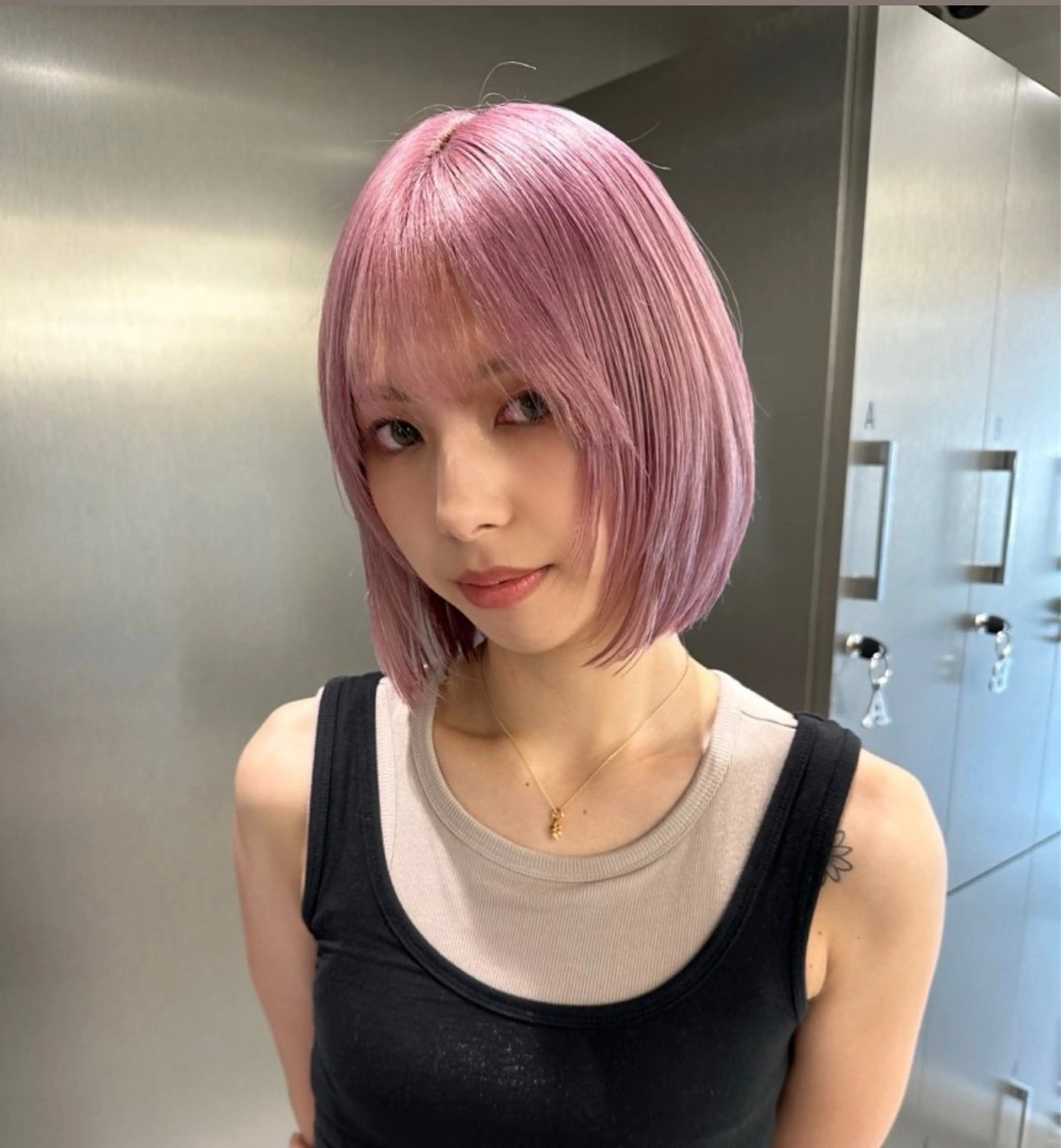 ショート カラー ベージュカラー ブリーチ ハイトーンカラー ピンクカラー ヘアカラー 縮毛矯正/ mikaのヘアスタイル