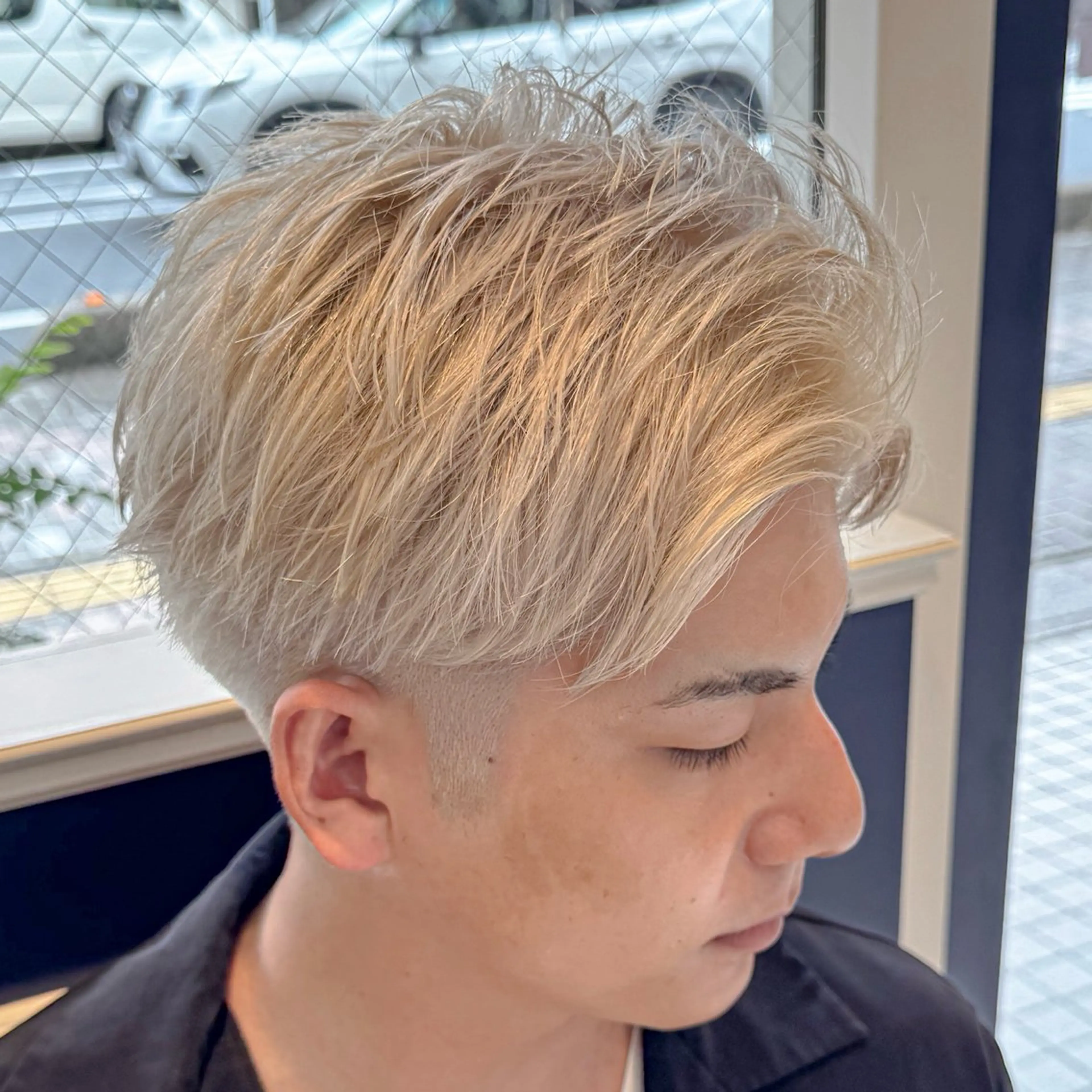 ショート カラー メンズ ブロンド ホワイトブロンド ヘアカラー 吉田 新平のヘアスタイル