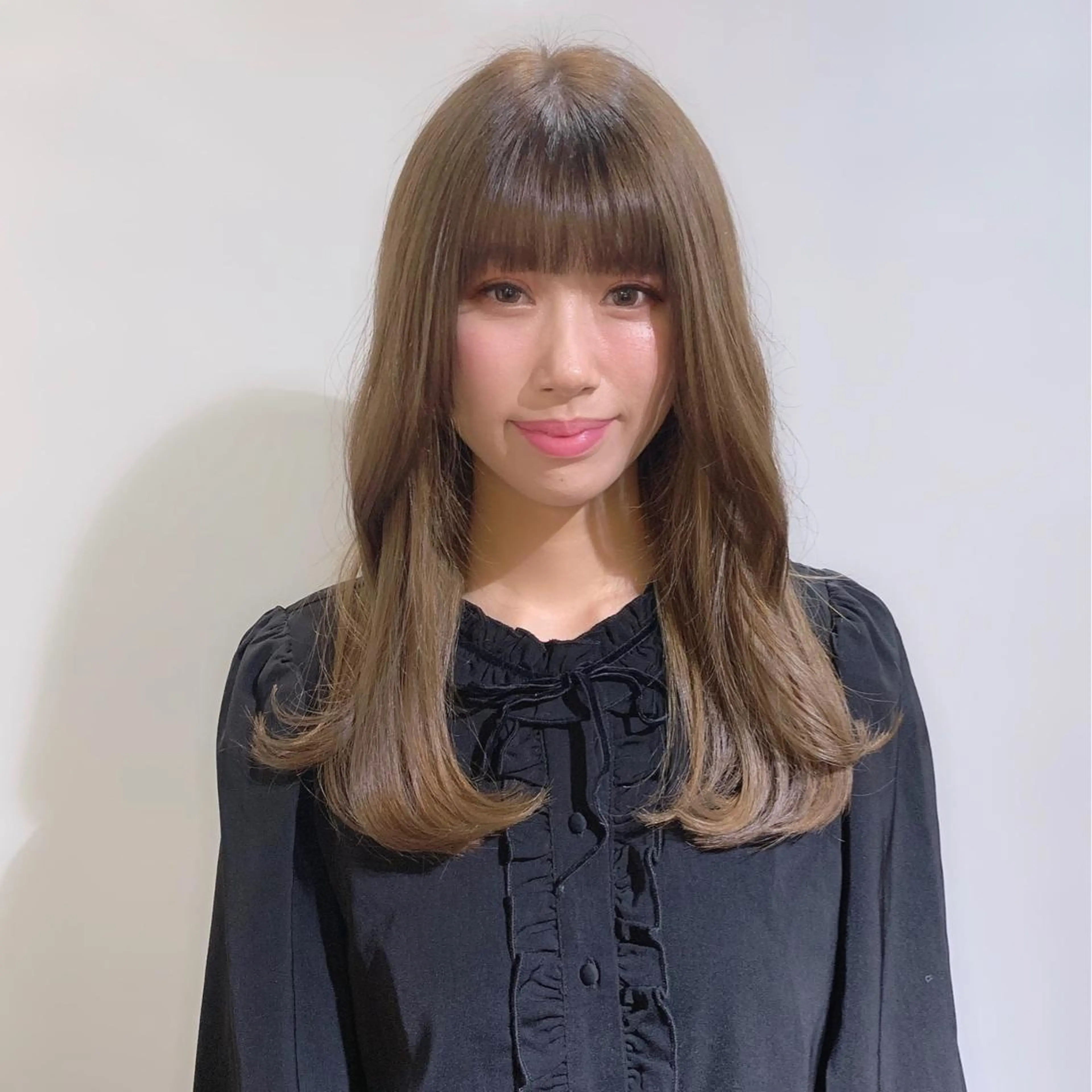 セミロング カラー ヘアアレンジ ベージュカラー ブリーチ イエローカラー 柔らか垢抜けｶﾗｰと ｶｯﾄ🫧ASUKAのヘアスタイル