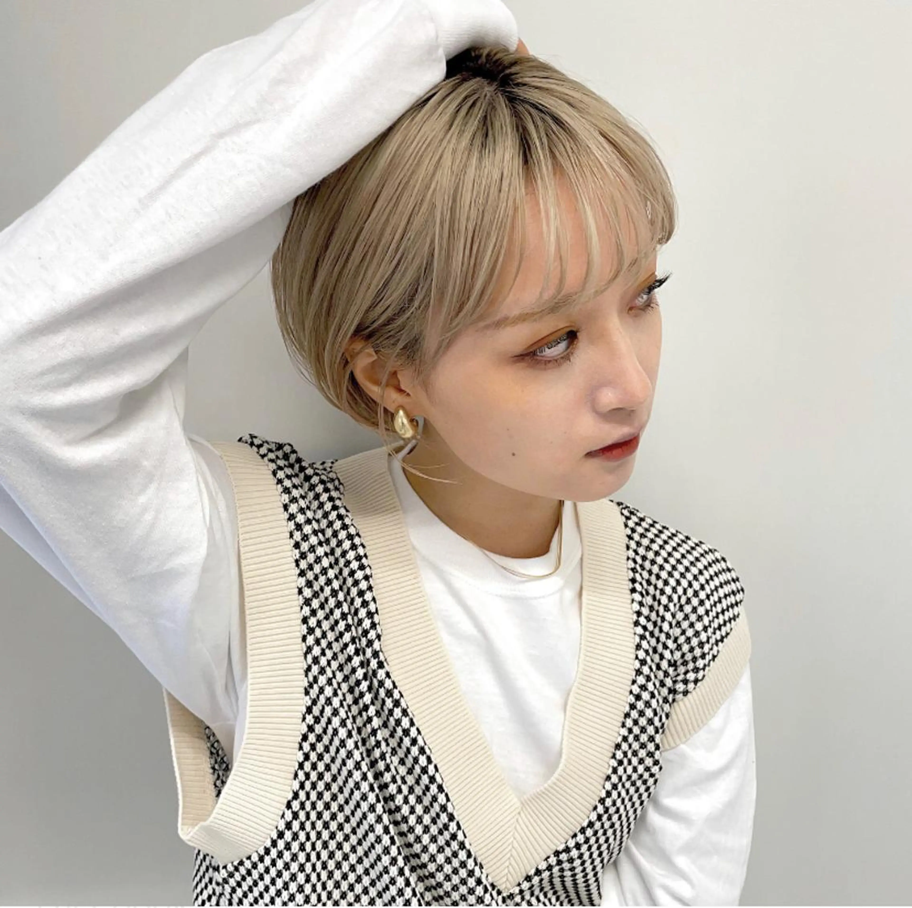 ショート カラー ベージュカラー ブリーチ ブロンド ケアブリーチ ダブルカラー ヘアカラー MARU パーマ/レイヤーのヘアスタイル