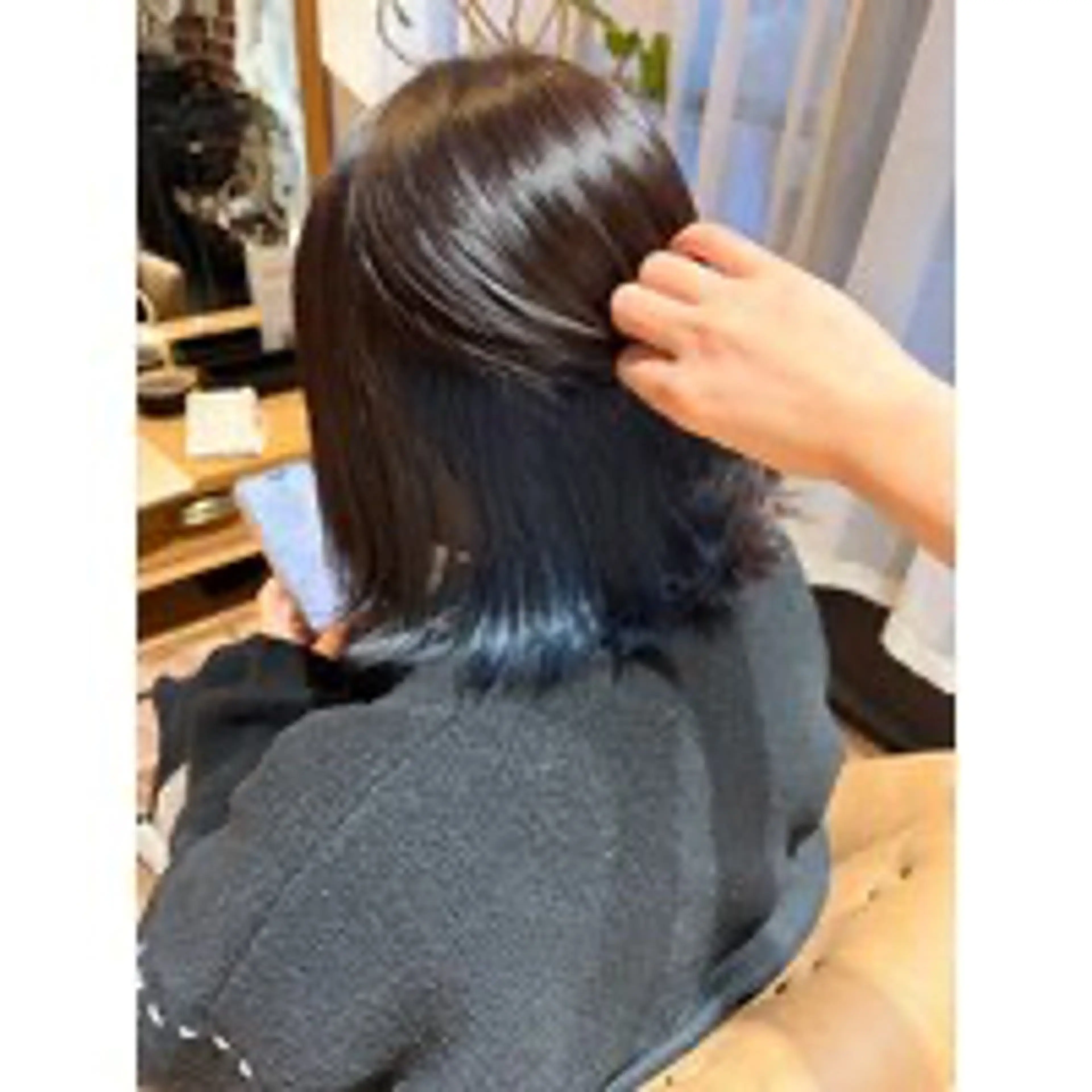 ミディアム カラー 高口 小春のヘアスタイル