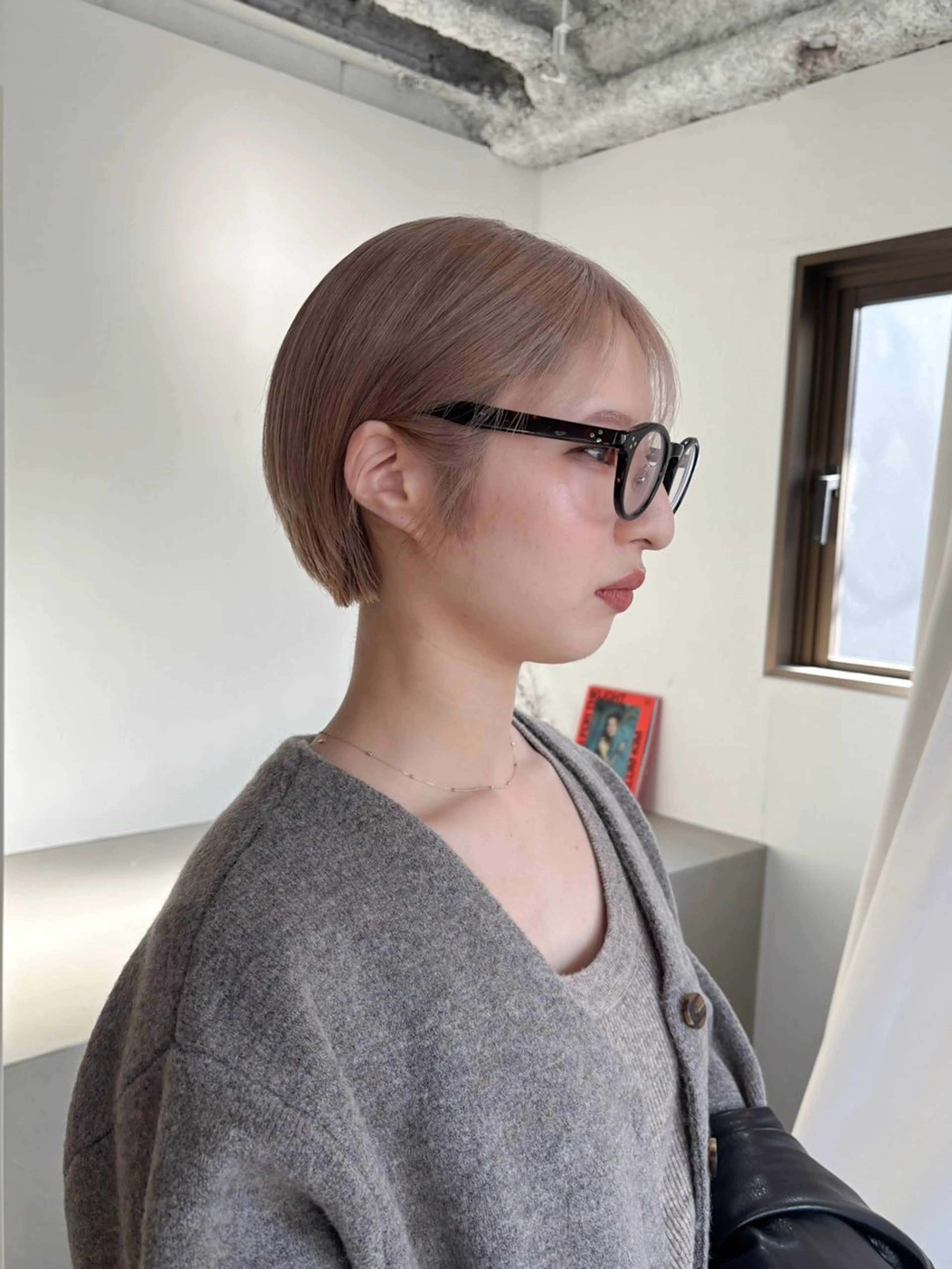 ショート カラー 丸みショート ベージュカラー ブリーチ ショートヘア カット ヘアカラー Takuma Suzuki中目黒のヘアスタイル