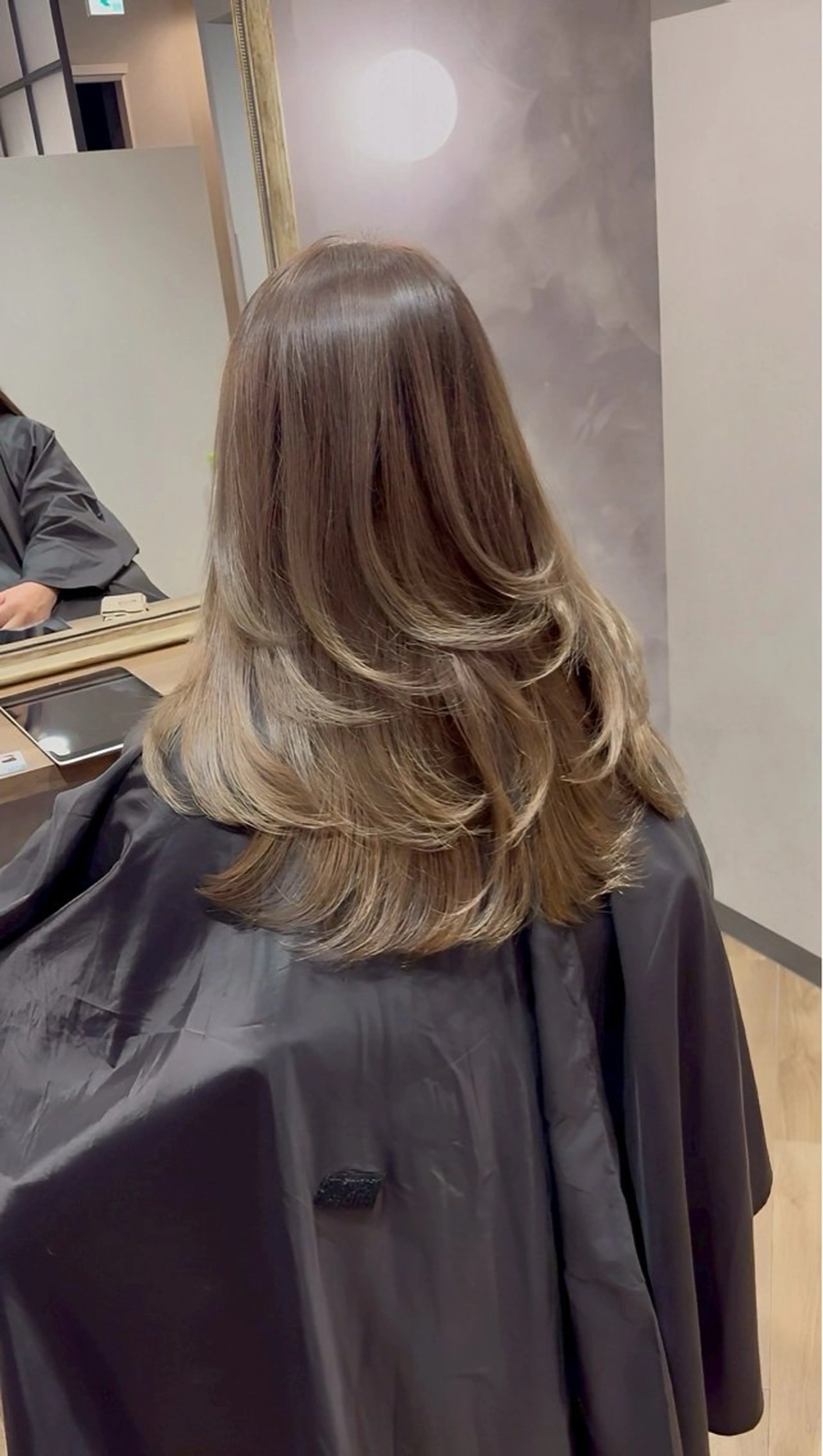 ロング レイヤーカット ヘアカラー 阪急箕面駅 艶カラー/縮毛矯正のヘアスタイル