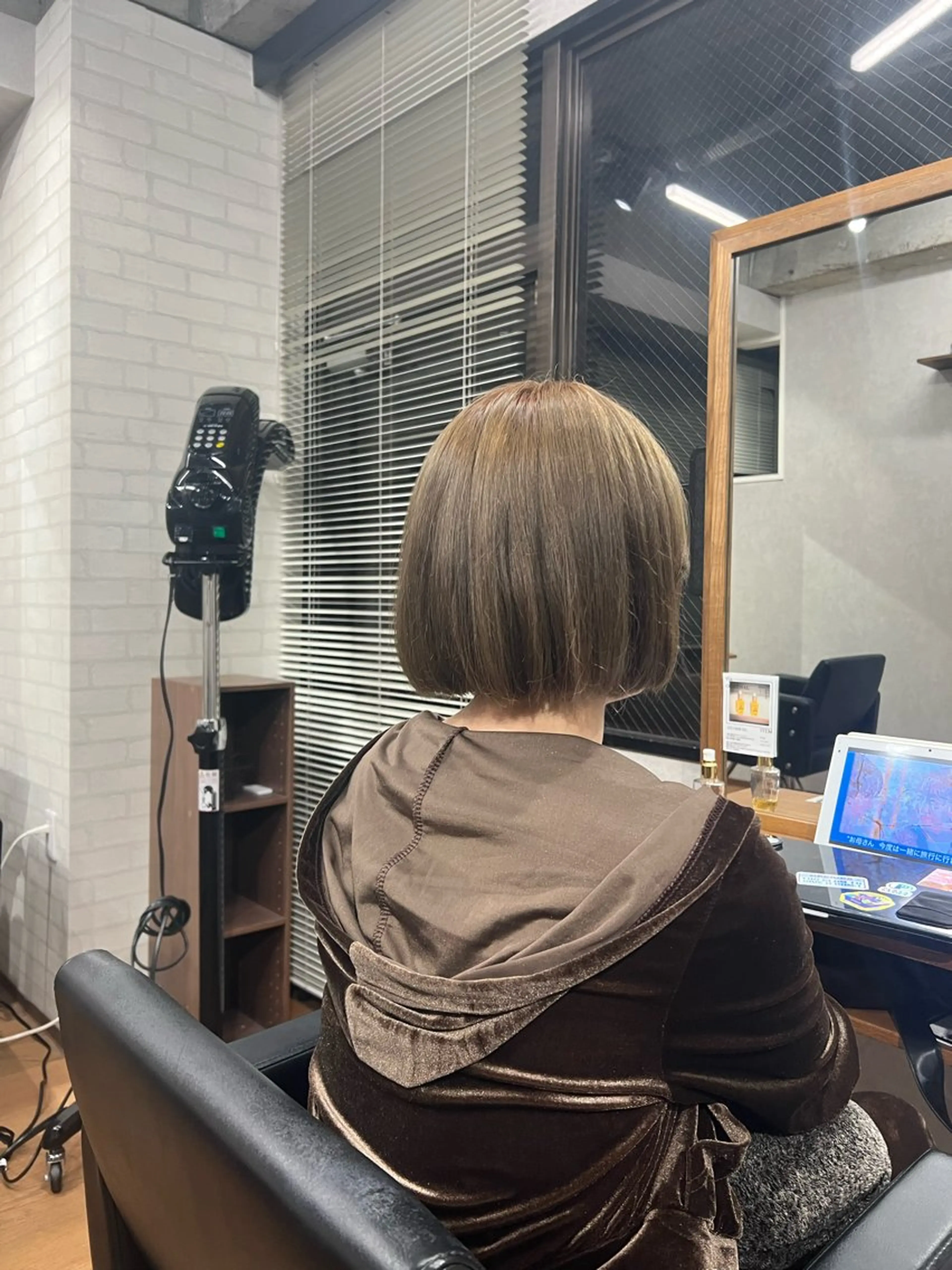 カラー ベージュカラー ヘアカラー イリオモテ レナのヘアスタイル