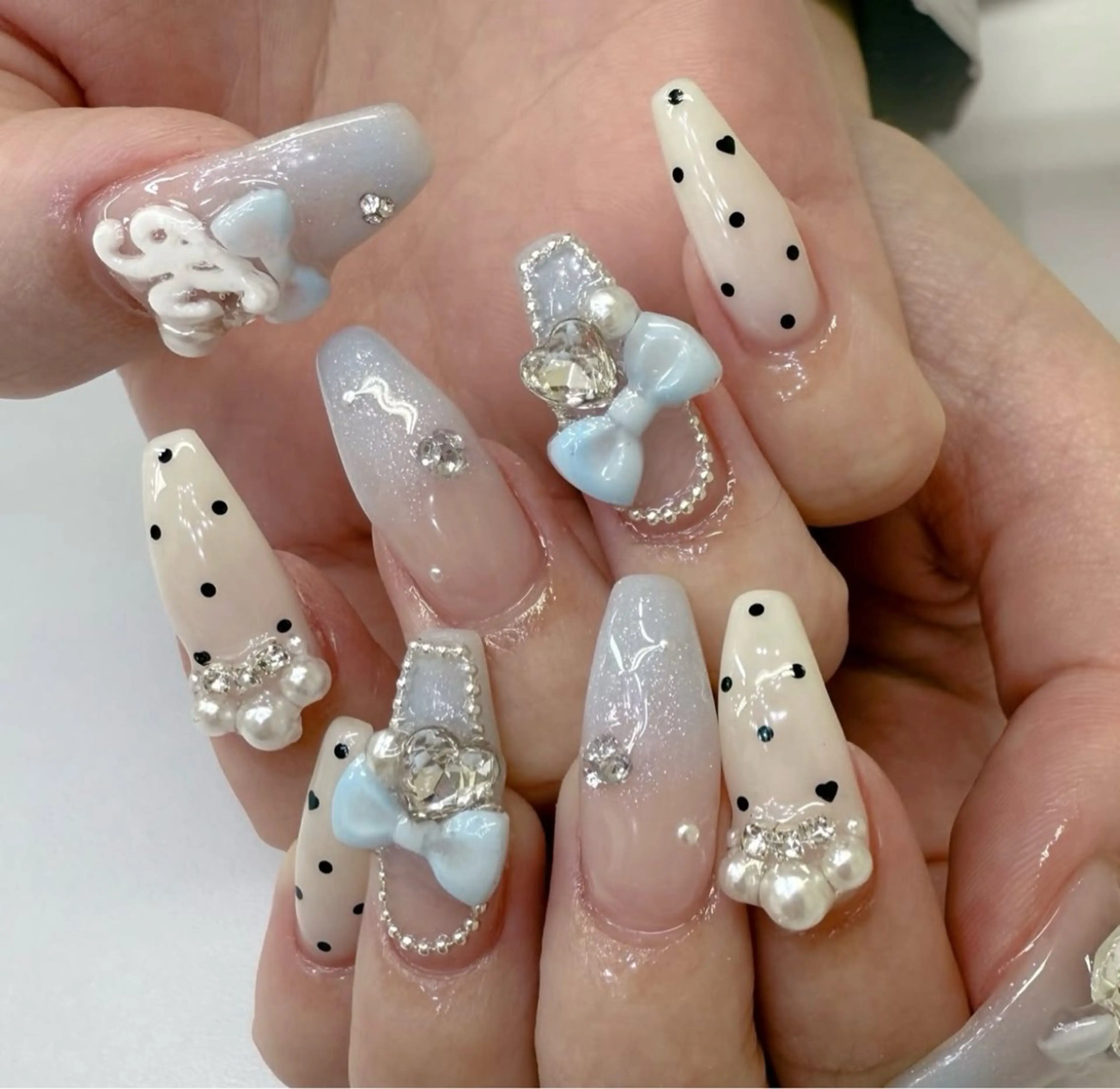 ネイル アートネイル フラワーネイル フレンチネイル ジェルネイル グラデーション ハンドネイル Ryunail所属・Ryu Nail NekoChanのネイルデザイン