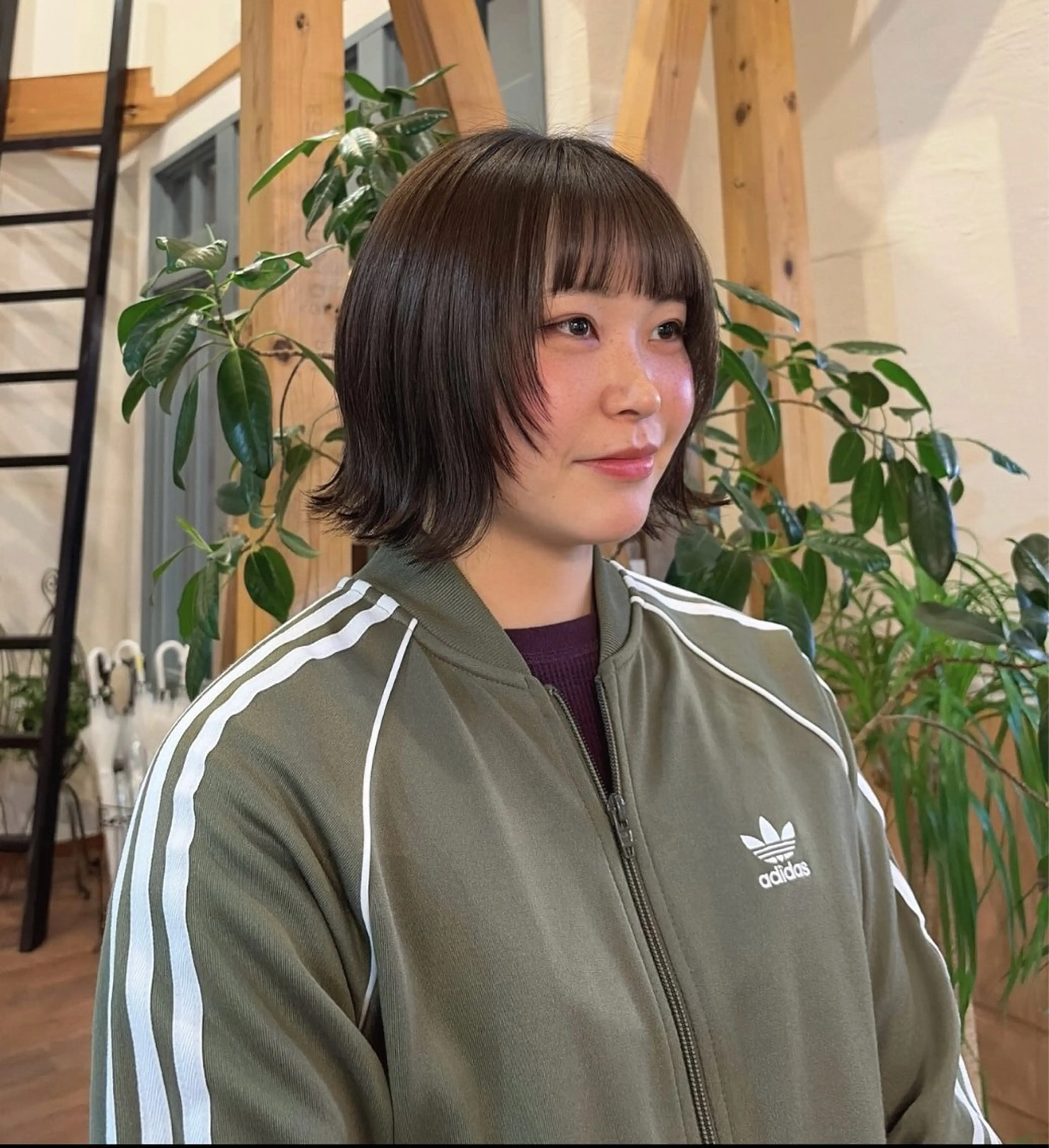 ショート ボブ 顔まわりレイヤー 顔周りカット レイヤーカット カット トリートメント 小川 モモのヘアスタイル