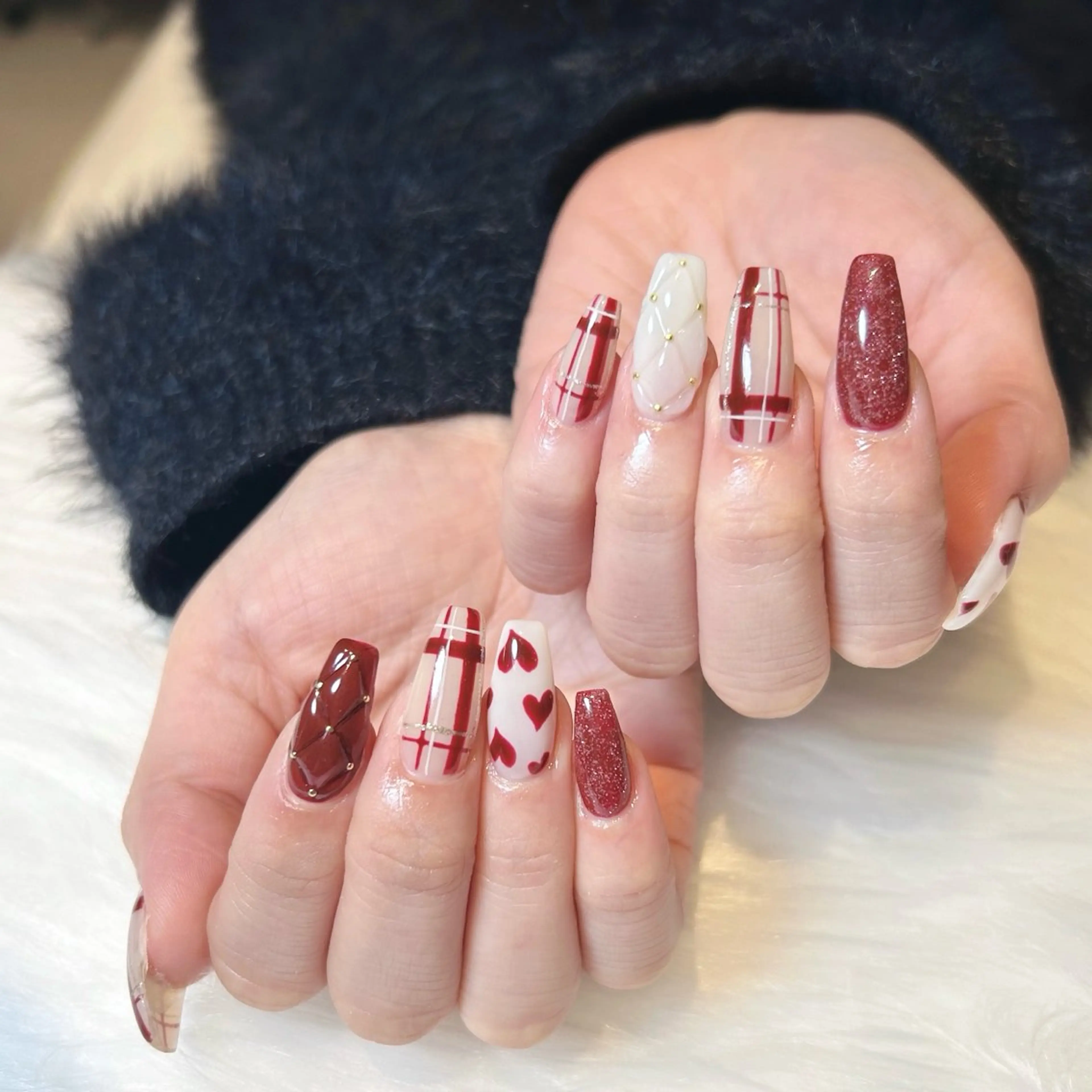 ネイル ボルドー ハート キラキラネイル 冬ネイル ハンドネイル ぷりゅねる 心斎橋のネイルデザイン