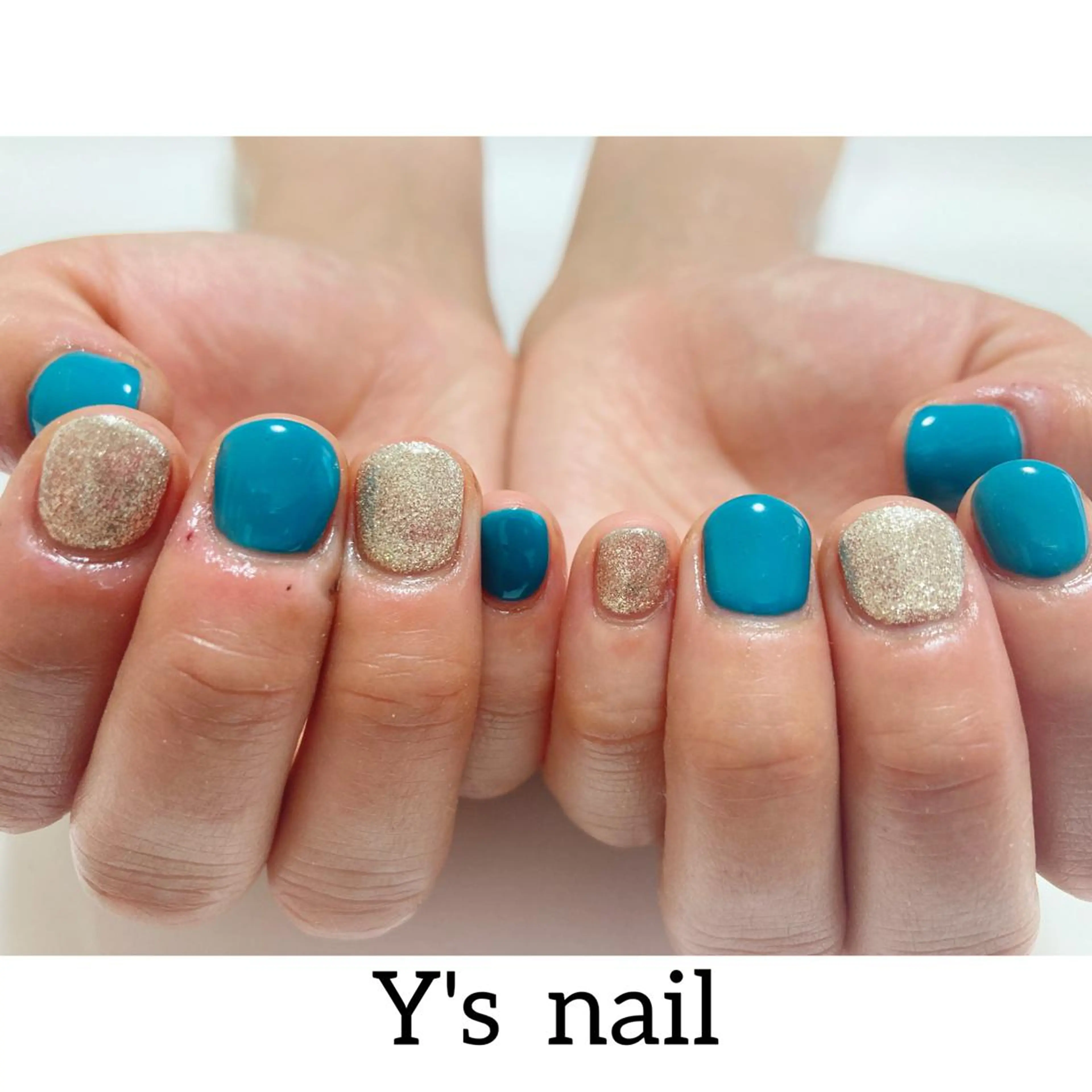 ネイル ラメ(グリッター) シルバー 手書きが得意🖌️ Y’s  nailのネイルデザイン