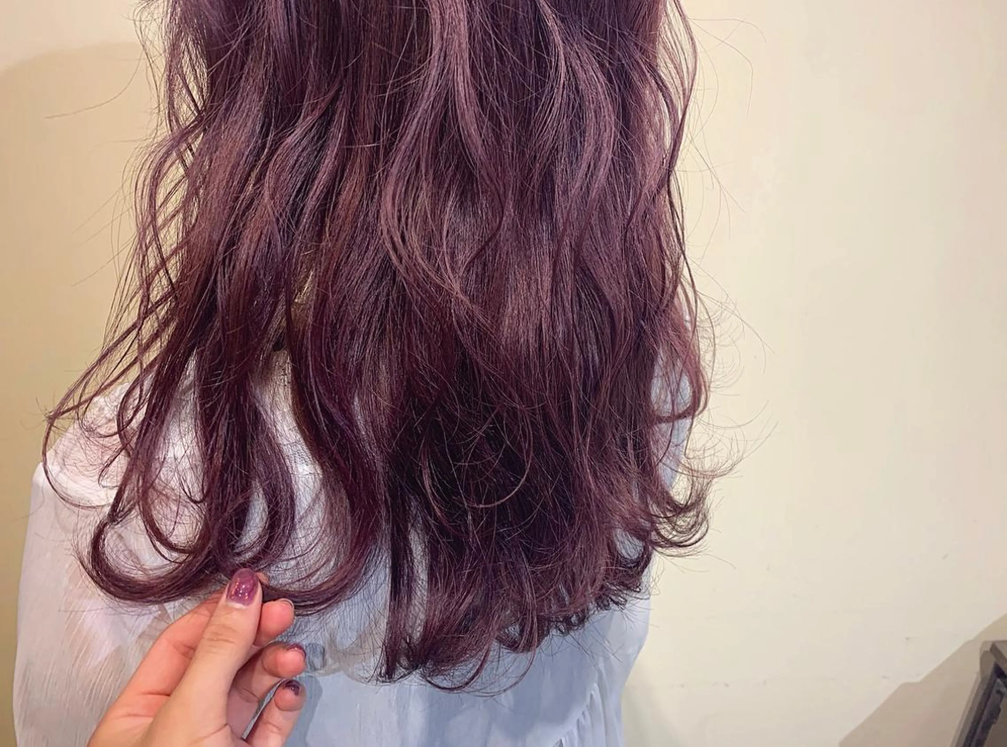 セミロング カラー ヘアアレンジ パープルカラー ヘアカラー たかいわ みきのヘアスタイル