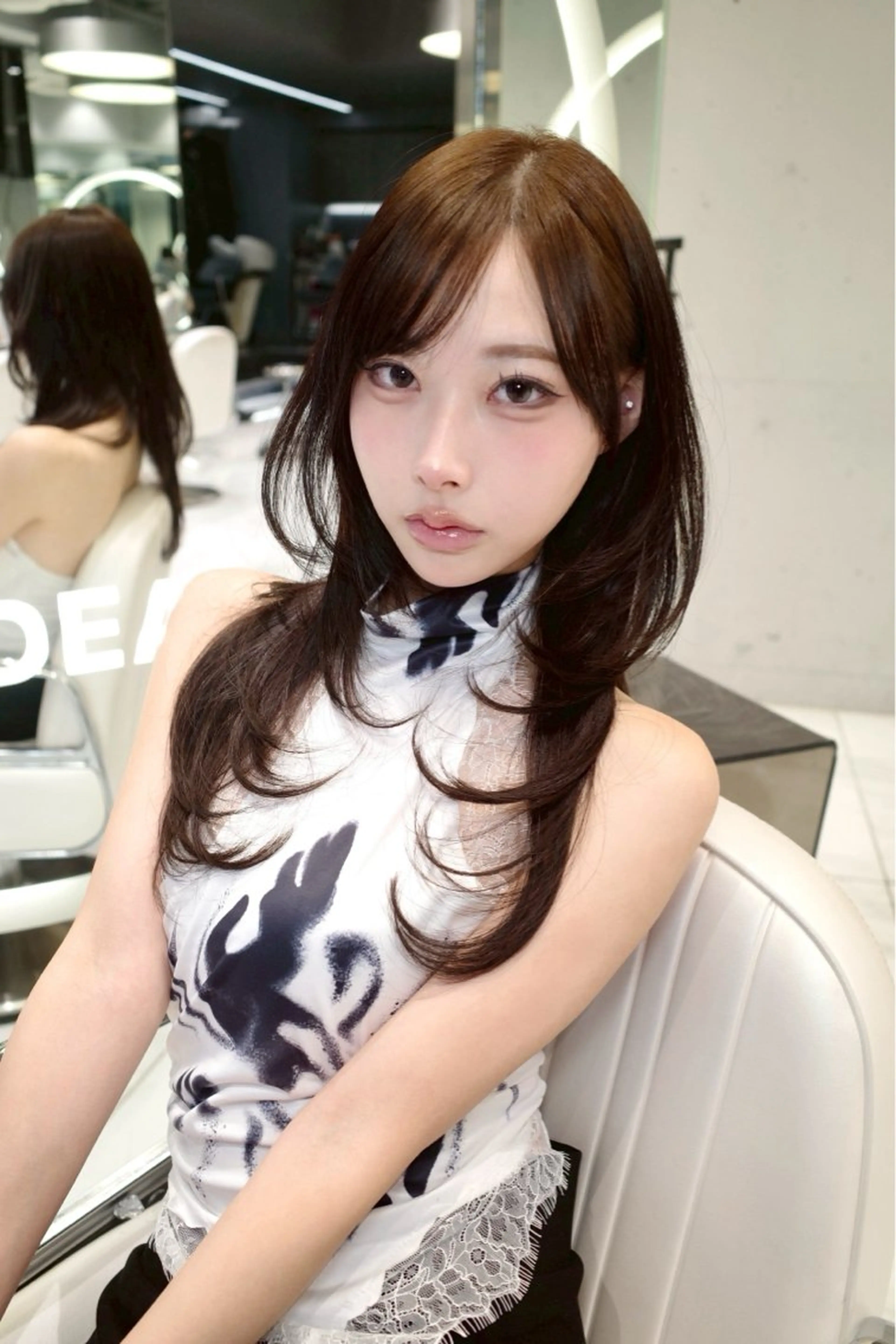 ロング カット がわ/ハイレイヤー /ハイトーンカラーのヘアスタイル