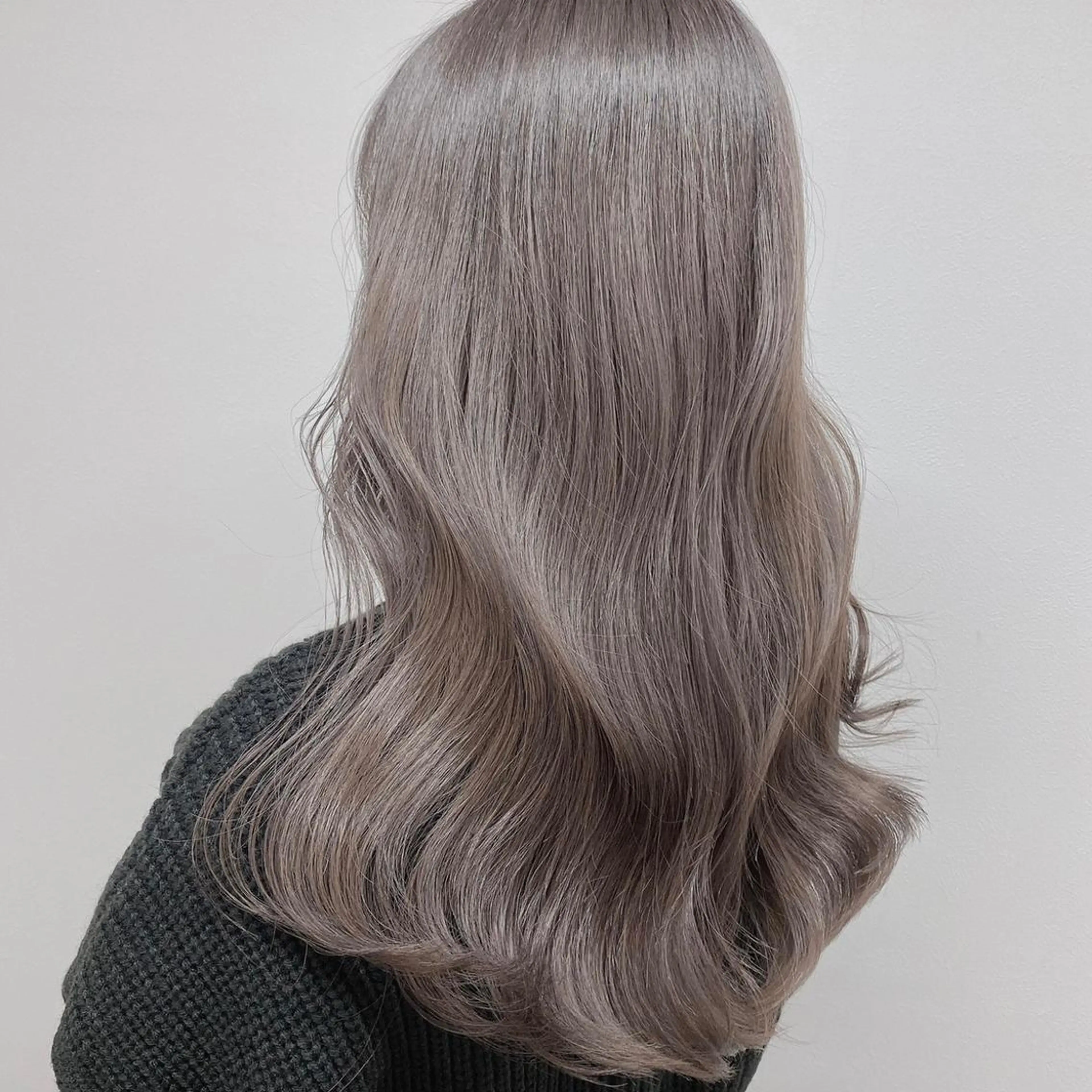 ロング グレージュ 透明感 ブリーチなし田島晃汰のヘアスタイル