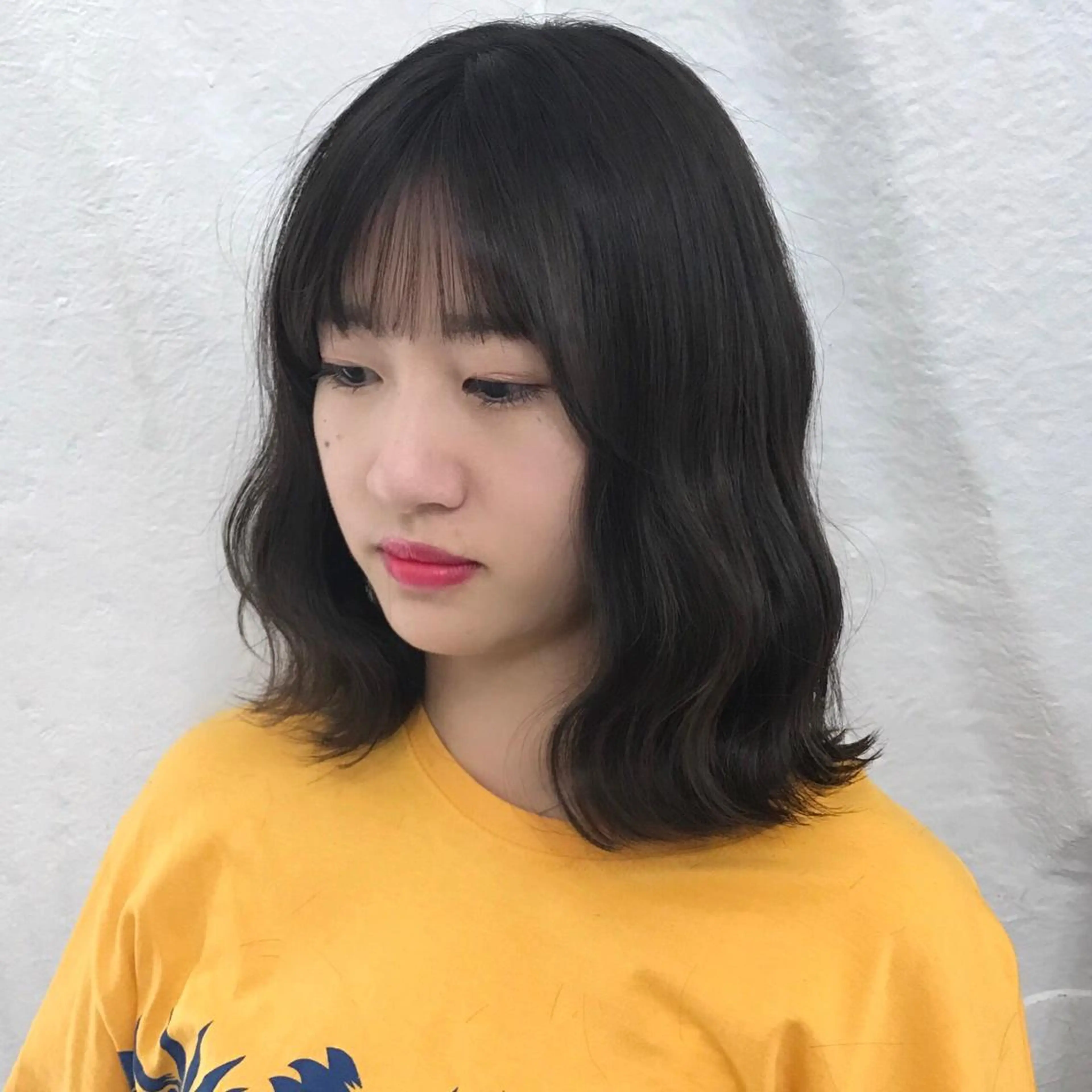 ミディアム カラー ヘアアレンジ ムルギョル巻き レイヤーカット シースルーバング 外ハネヘア オルチャンヘア K-POP好き美容師 🇰🇷Kai.Yのヘアスタイル