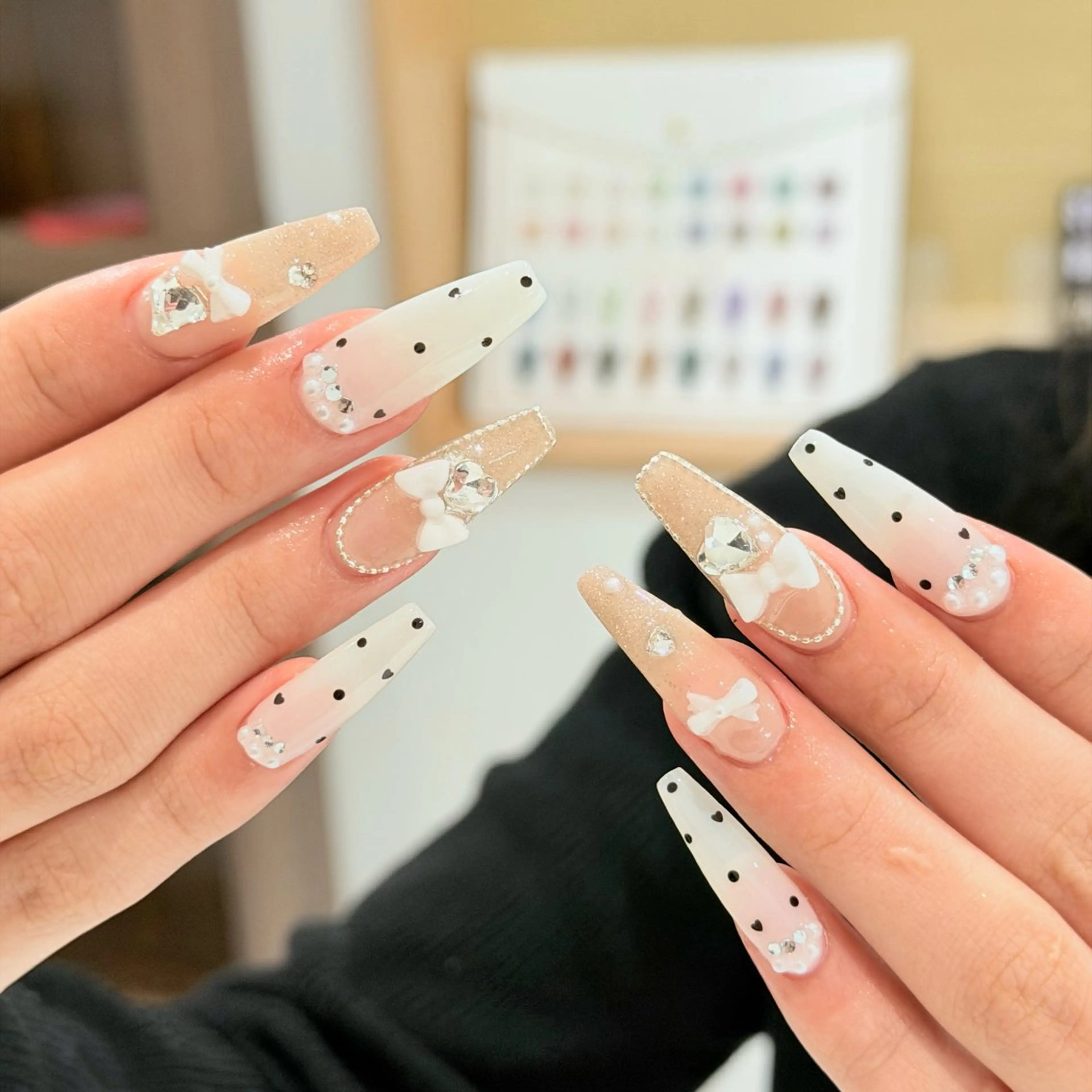 ネイル アートネイル オーロラネイル フレンチネイル ジェルネイル グラデーション ハンドネイル Luci Nailのネイルデザイン