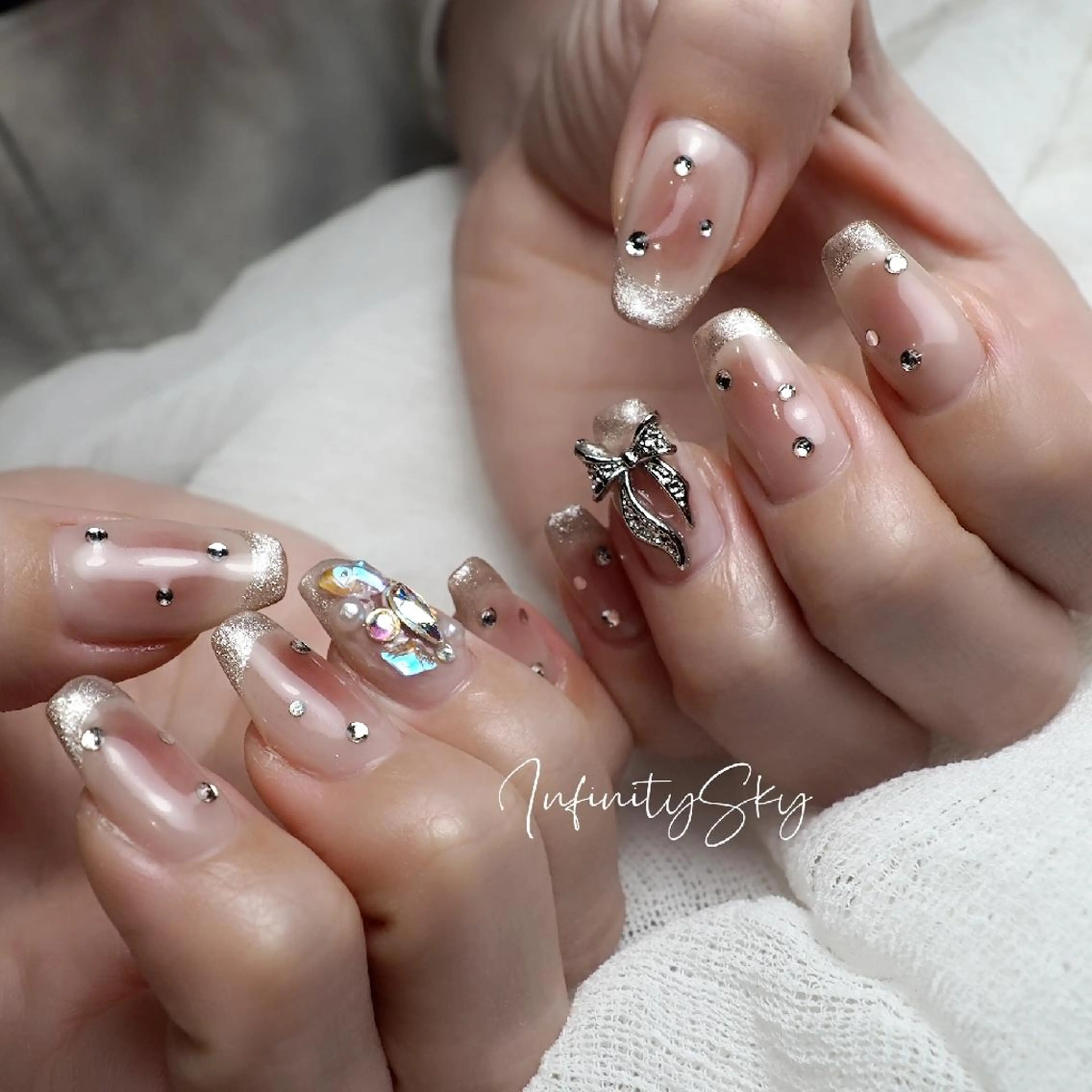 ネイル チークネイル infinity skyのネイルデザイン