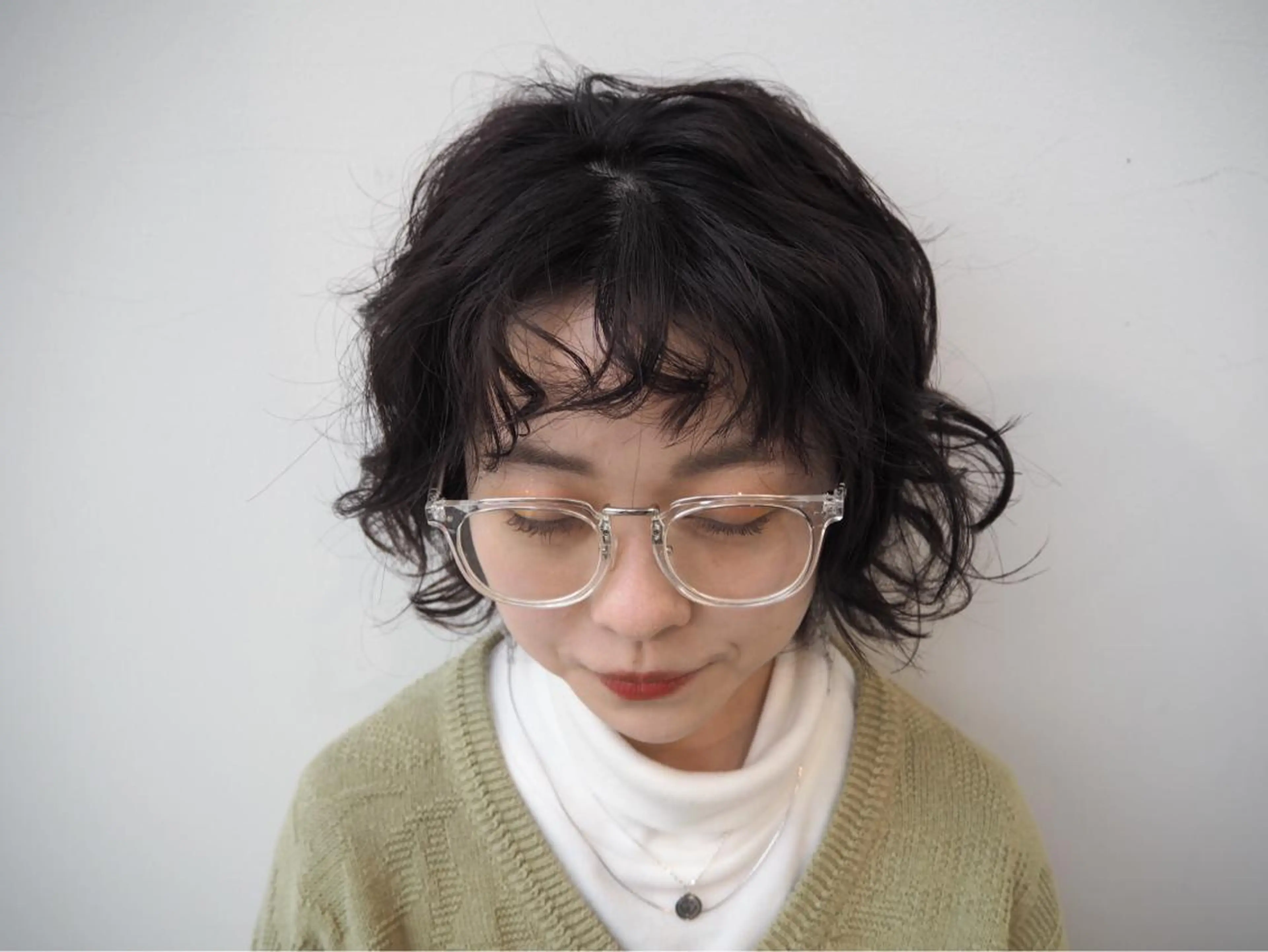 ミディアム パーマ ミディアムパーマ tomo🍒パーマ ハイトーン似合わせのヘアスタイル