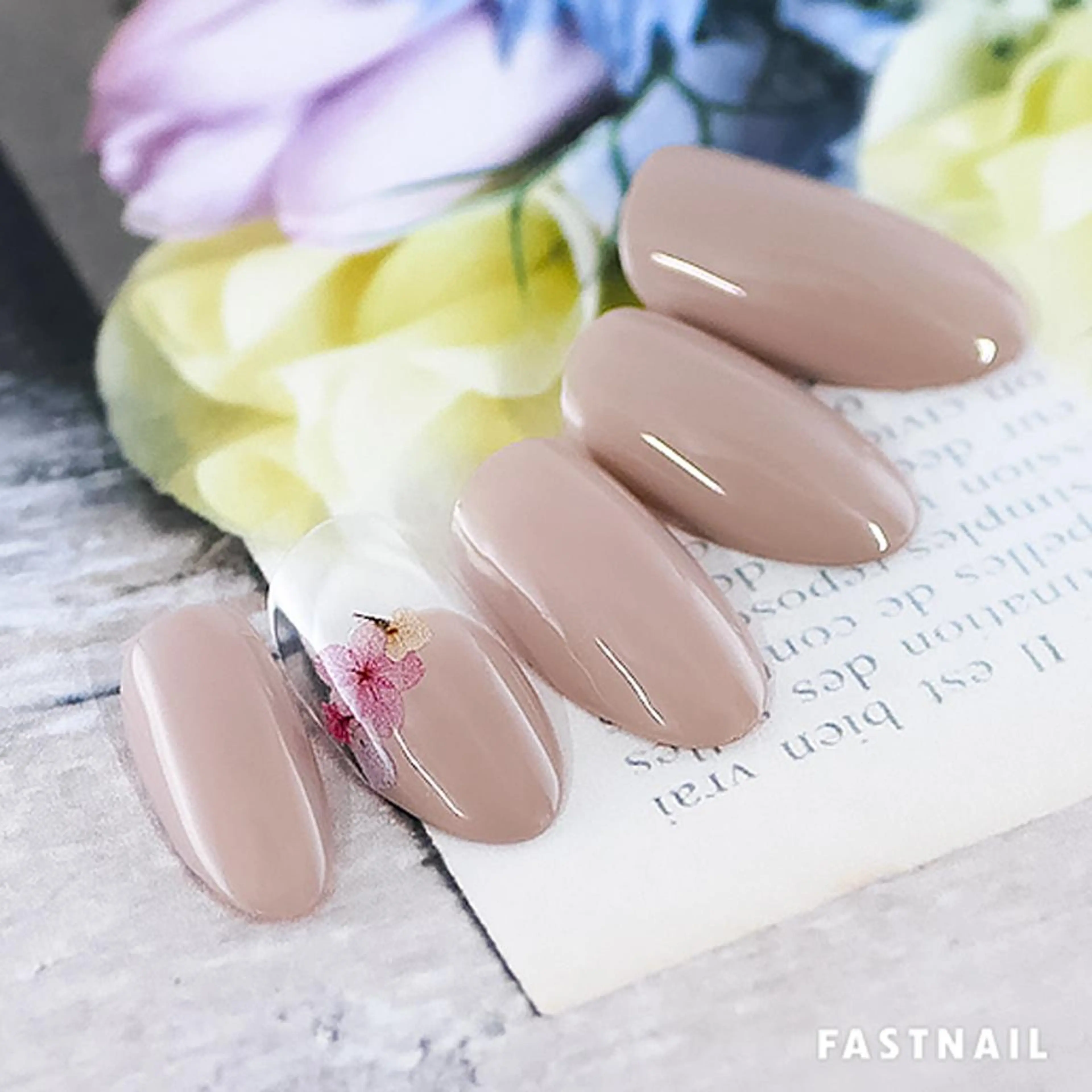 ネイル フットネイル フレンチネイル ジェルネイル ワンカラーネイル パラジェル ファストネイル ロコ 春日のネイルデザイン