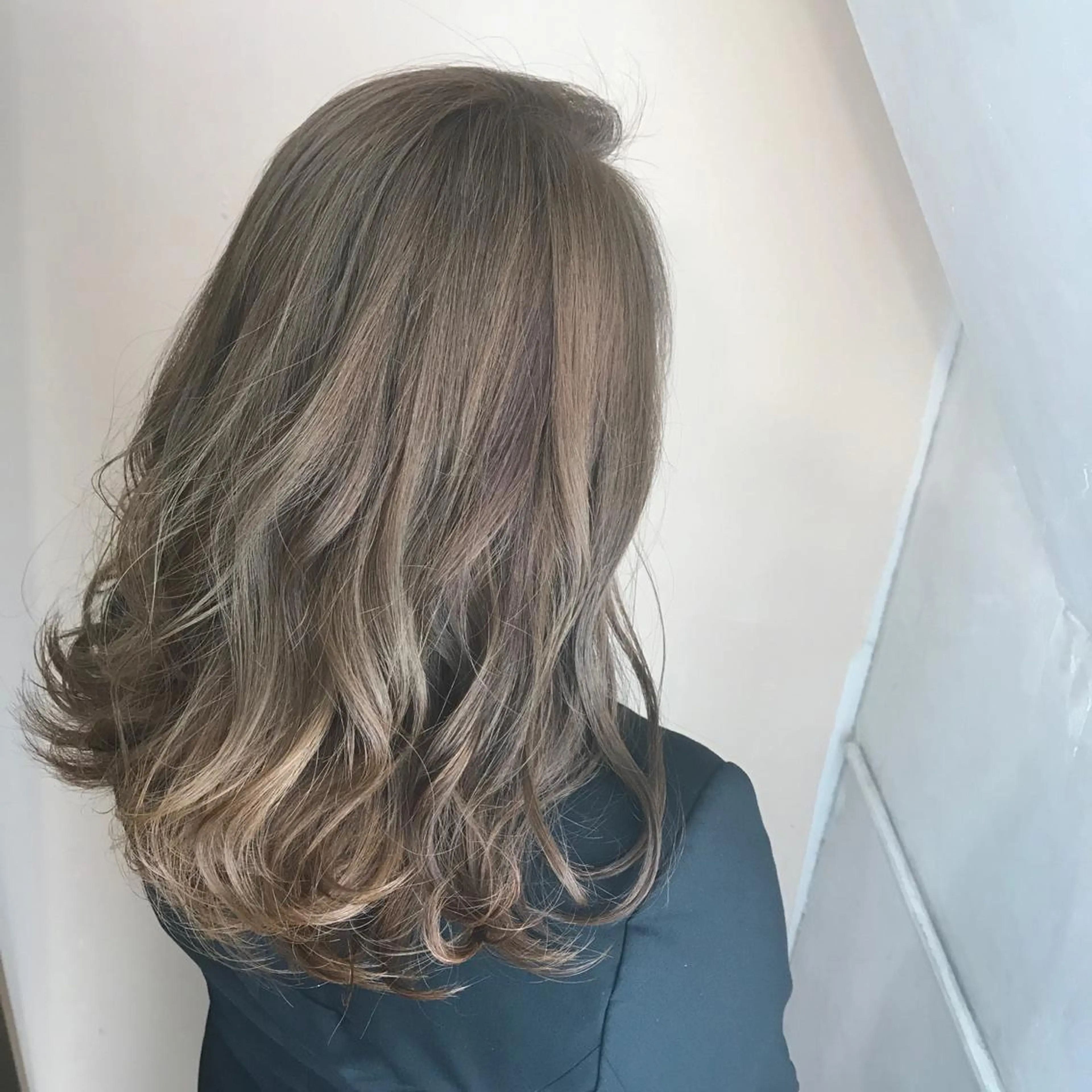 セミロング カラー ベージュカラー ダブルカラー HairMake 3 🐬NANAMIのヘアスタイル