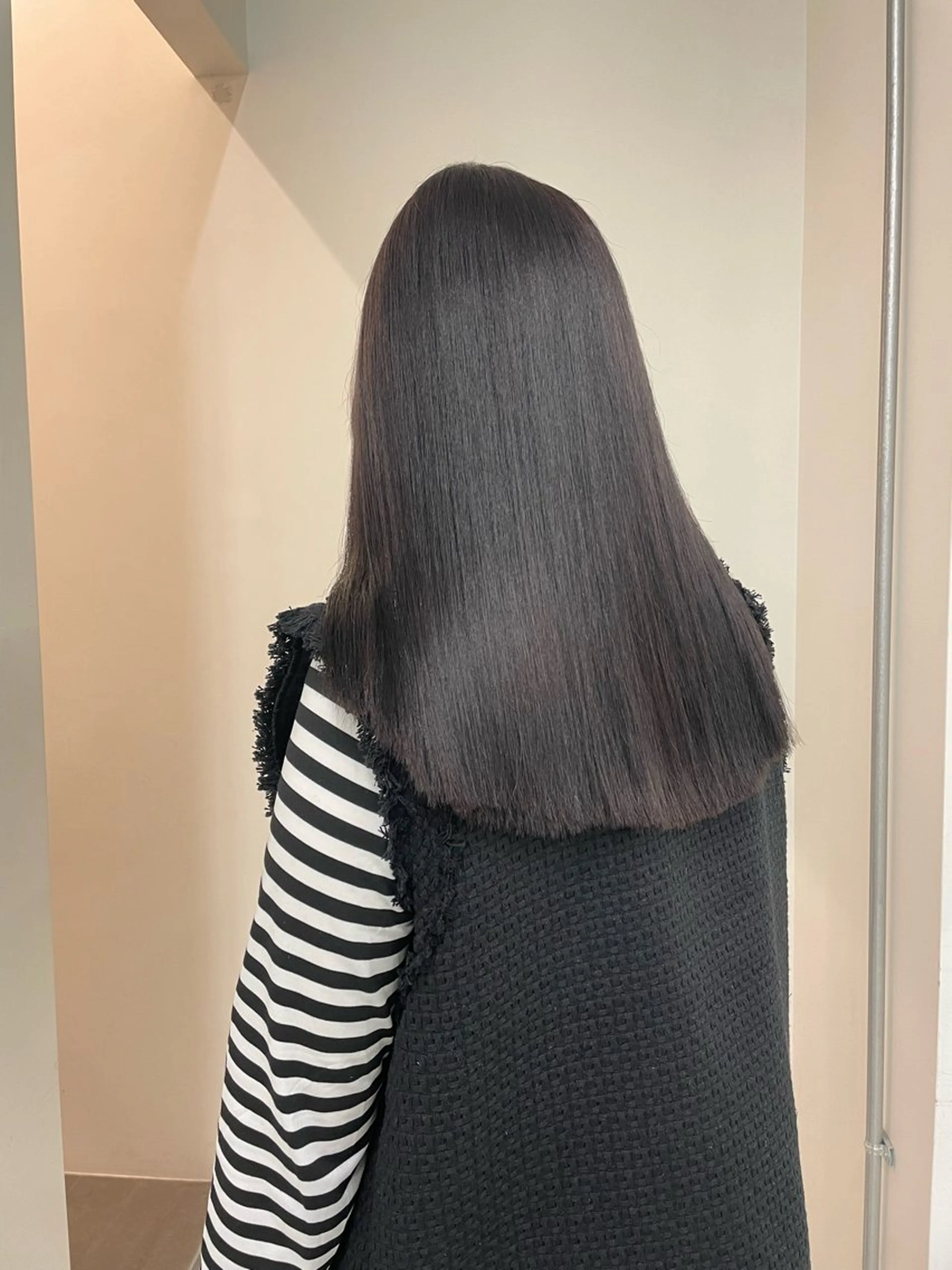 セミロング カラー 🫧ハイトーン✨格安 より質💐マンツーマのヘアスタイル