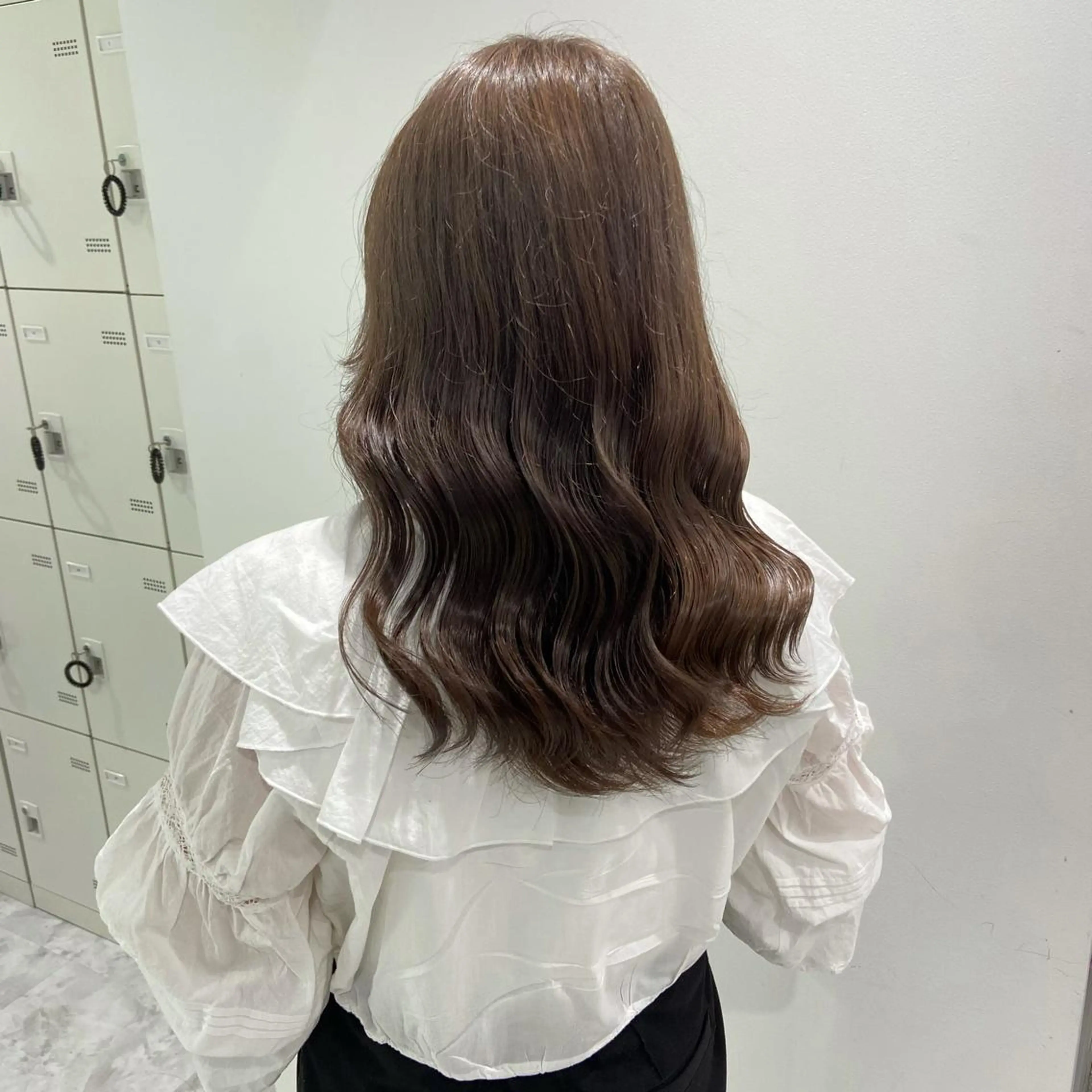 ミディアム カラー パーマ ヘアアレンジ メンズ キッズ ネイル マツエク・マツパ 髪質改善 トリートメント 酸熱トリートメント スパイキー/フェザー /波巻き/かいとのヘアスタイル