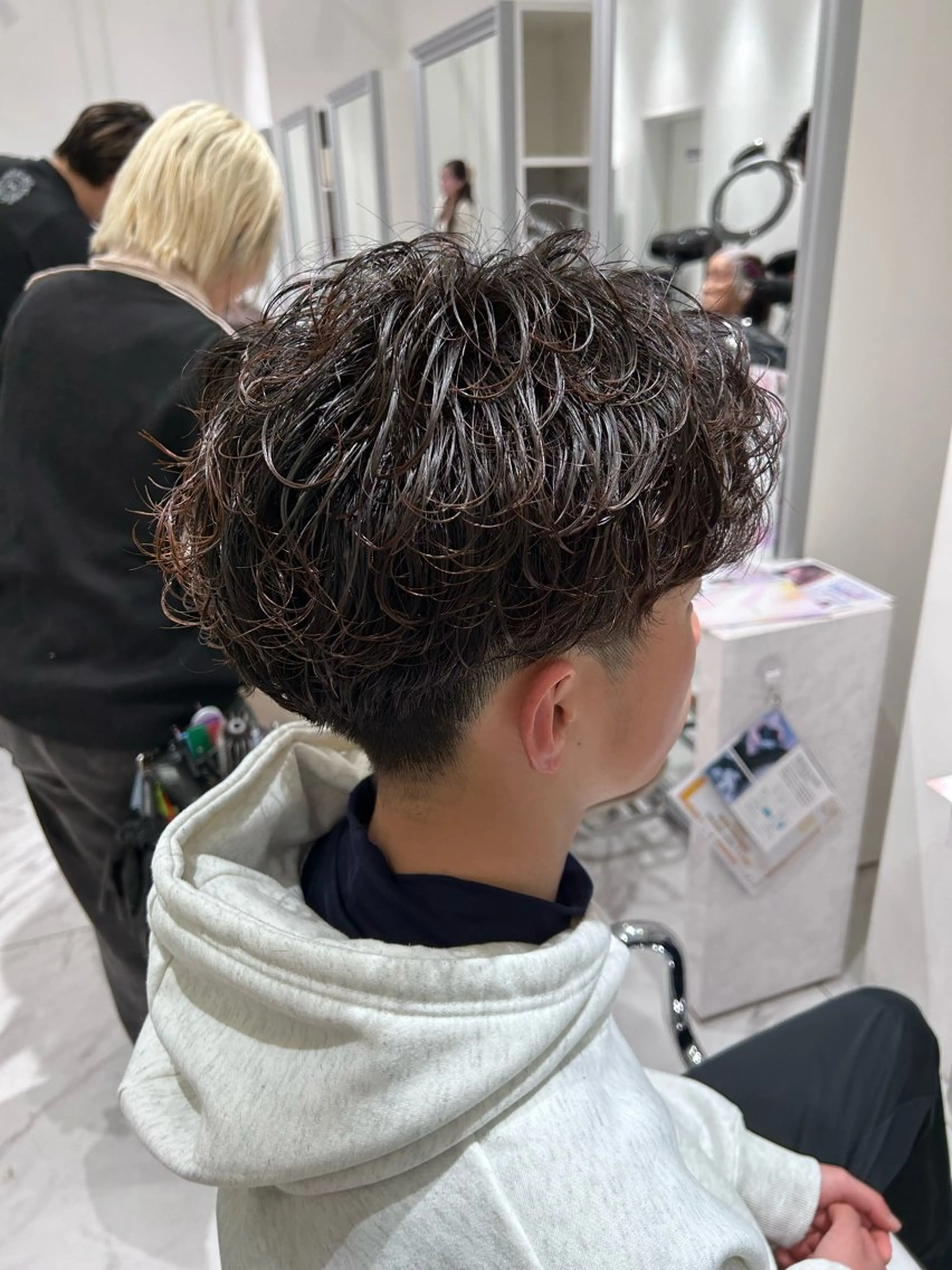 ミディアム パーマ メンズ ミディアムパーマ メンズパーマ 似合わせカット カット パーマ 越智 彩心のヘアスタイル