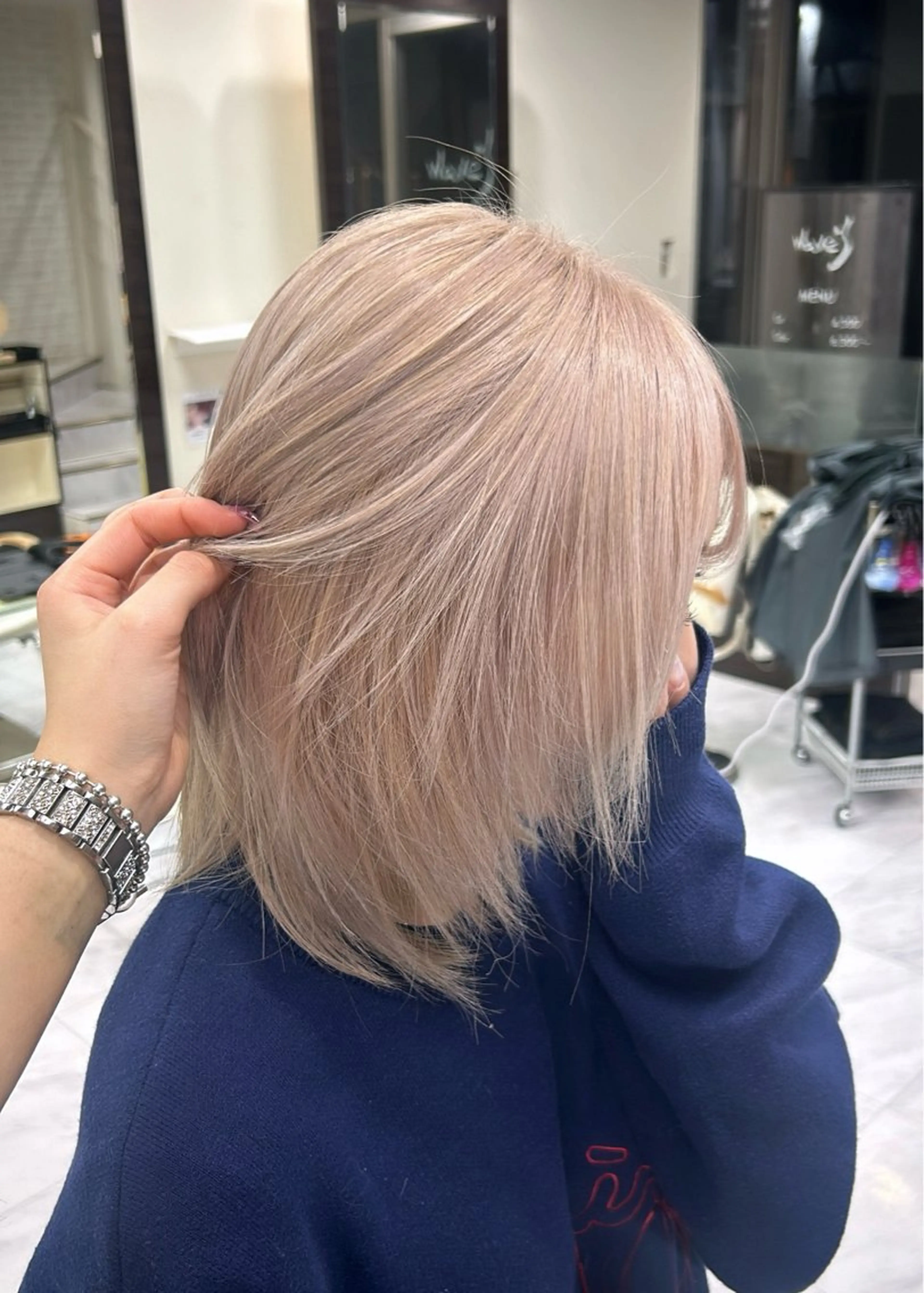 ショート カラー 🫧💞ハイトーン 瀧田 菜々花🦄🫧のヘアスタイル