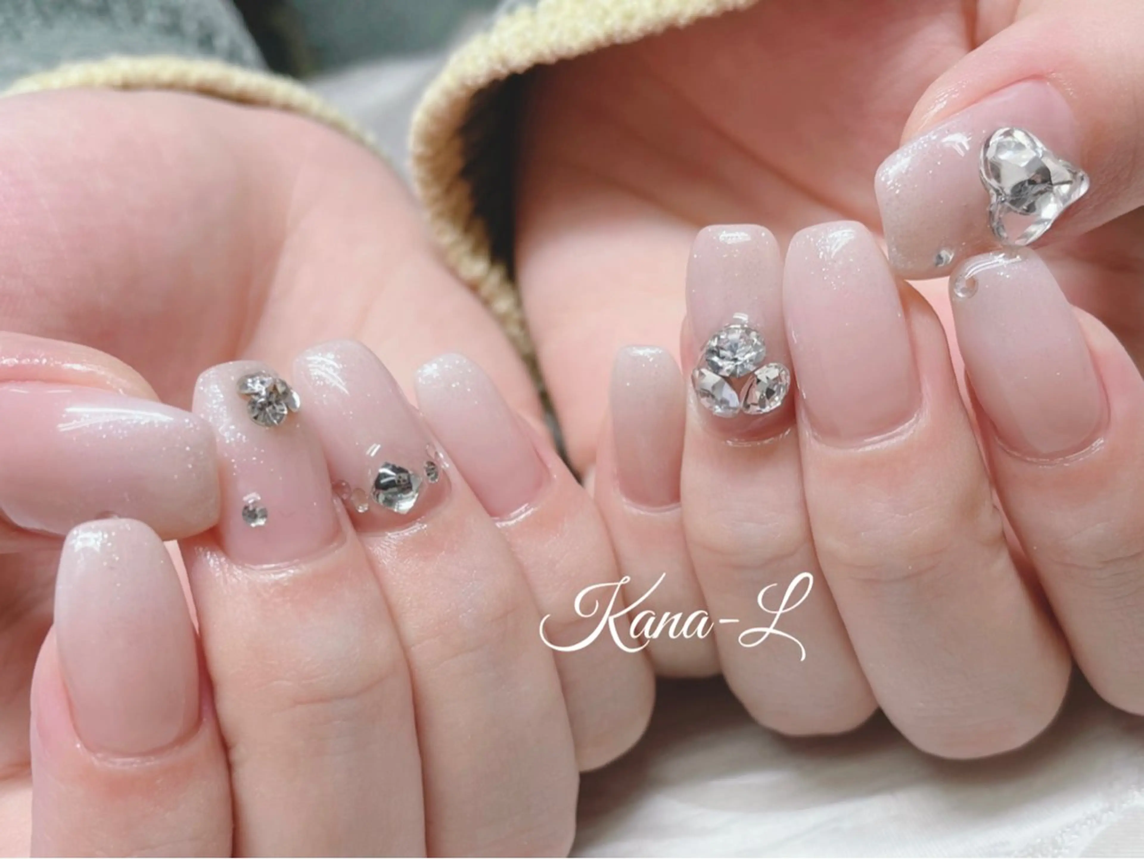 ネイル ジェルネイル グラデーション キラキラネイル パラジェル ストーンネイル 芦辺 香奈のネイルデザイン