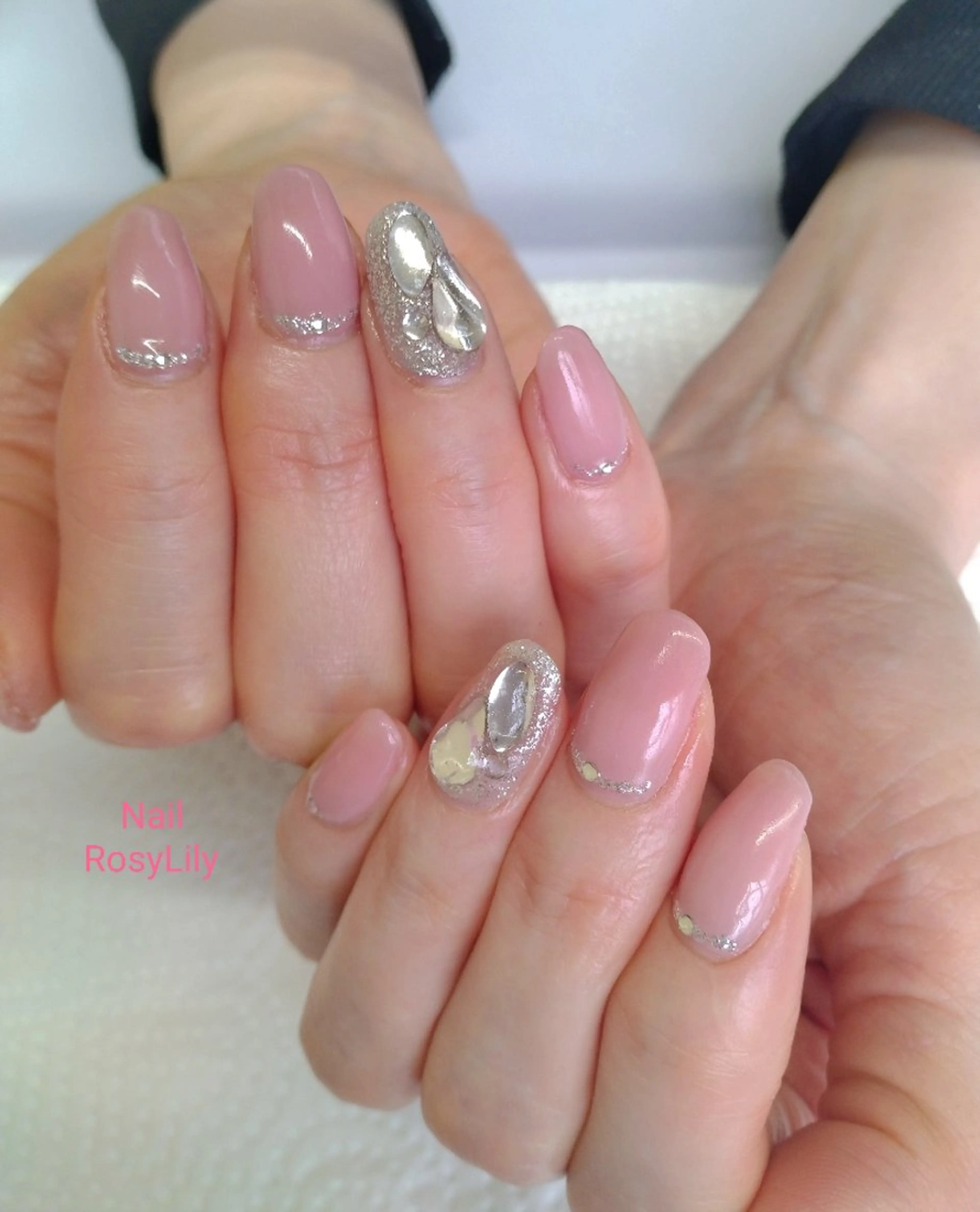 ネイル ラメ(グリッター) ピンク シルバー ハンドネイル プライベートサロン RosyLily所属・プライベートサロン Rosy Lilyのネイルデザイン