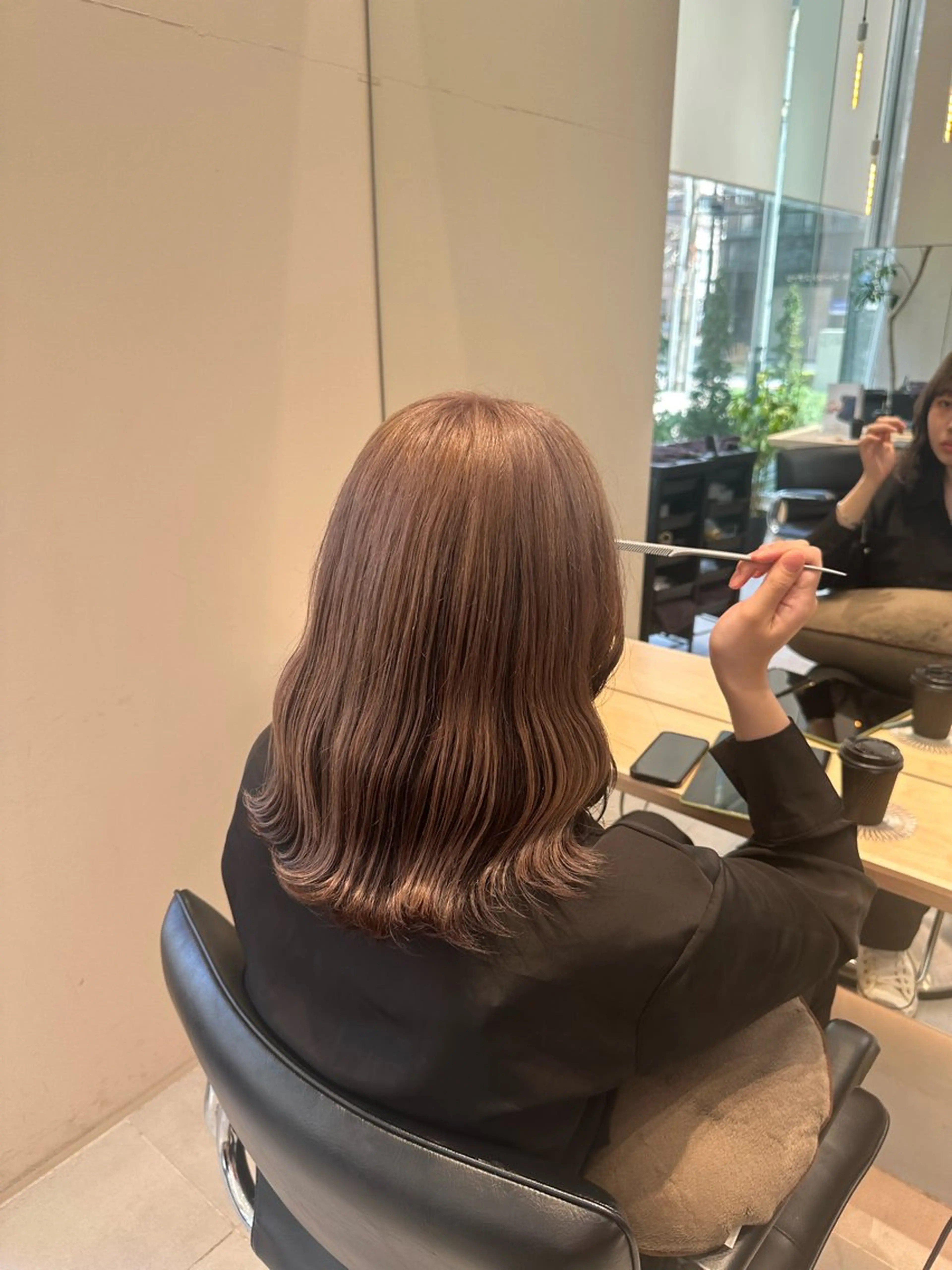 セミロング カラー ヘアカラー トリートメント ヘッドスパ ヘアセット ミオ💎ショート 透ける暗髪のヘアスタイル