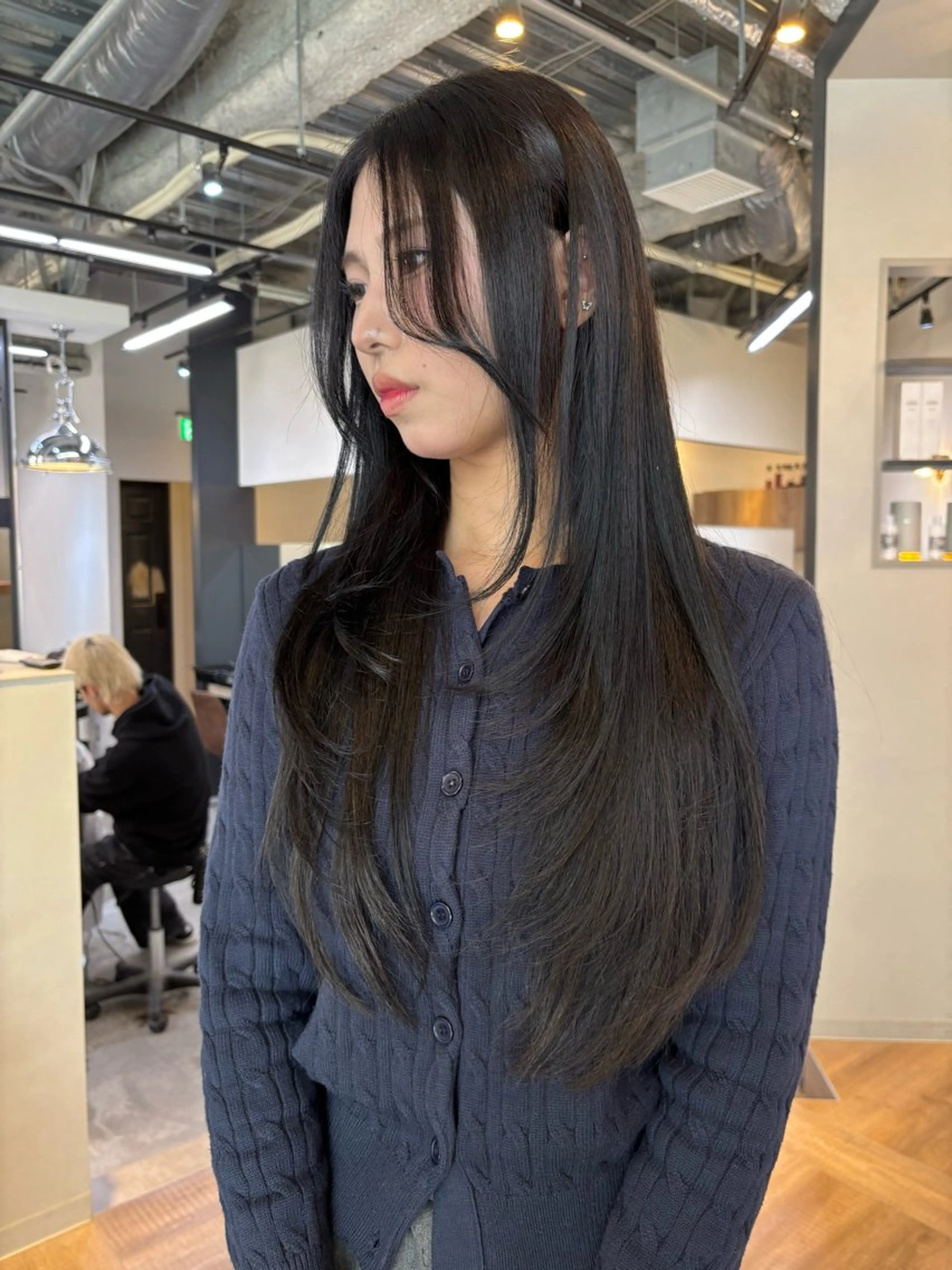 ロング カラー ロングレイヤー ダークグレー ダークグレージュ グレージュ 韓国風ヘア カット ヘアカラー トリートメント レイヤー/大人メンズ パーマ🌀 平島拓也のヘアスタイル