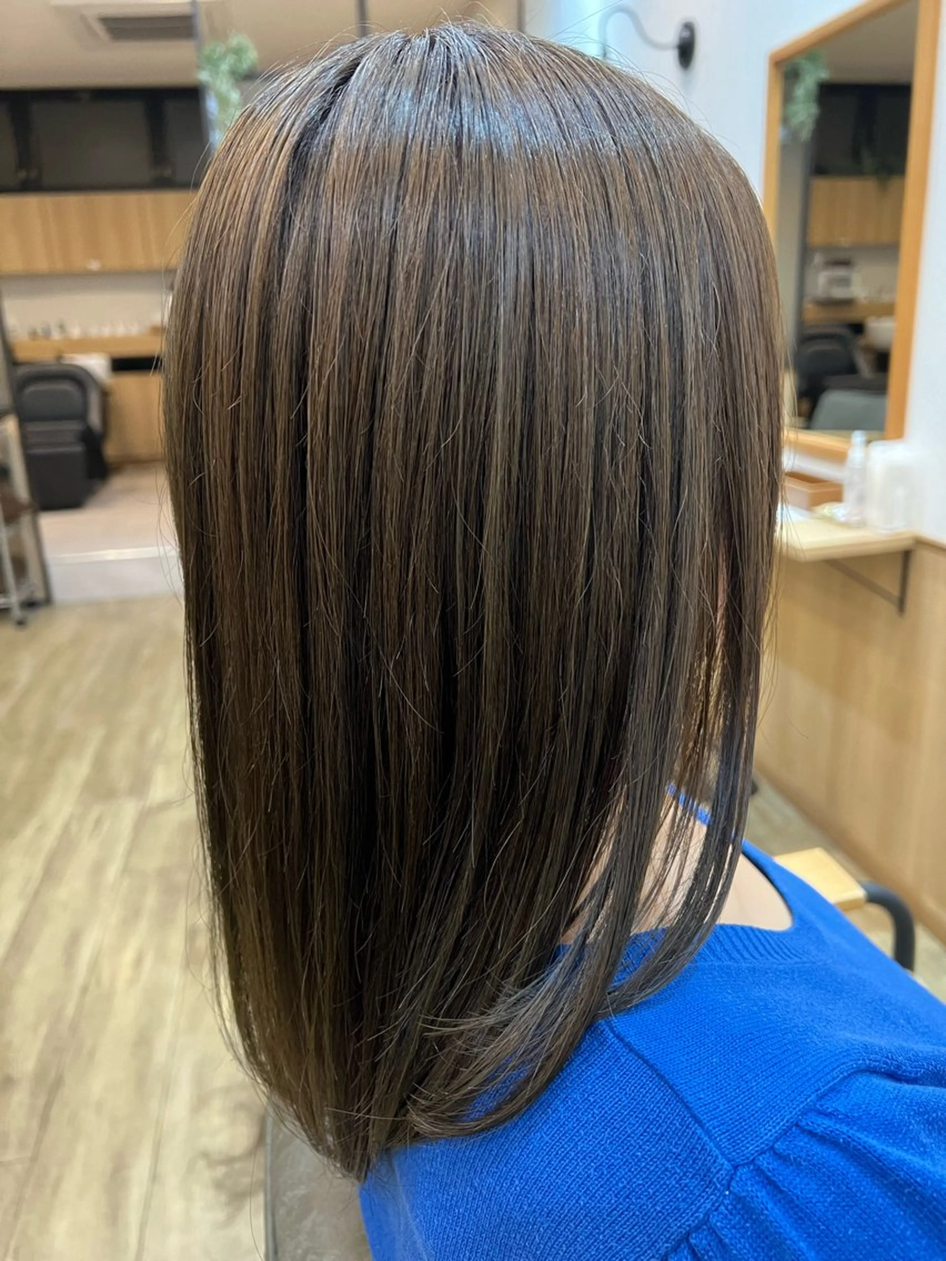 ミディアム カット ヘアカラー 高辻 日菜のヘアスタイル