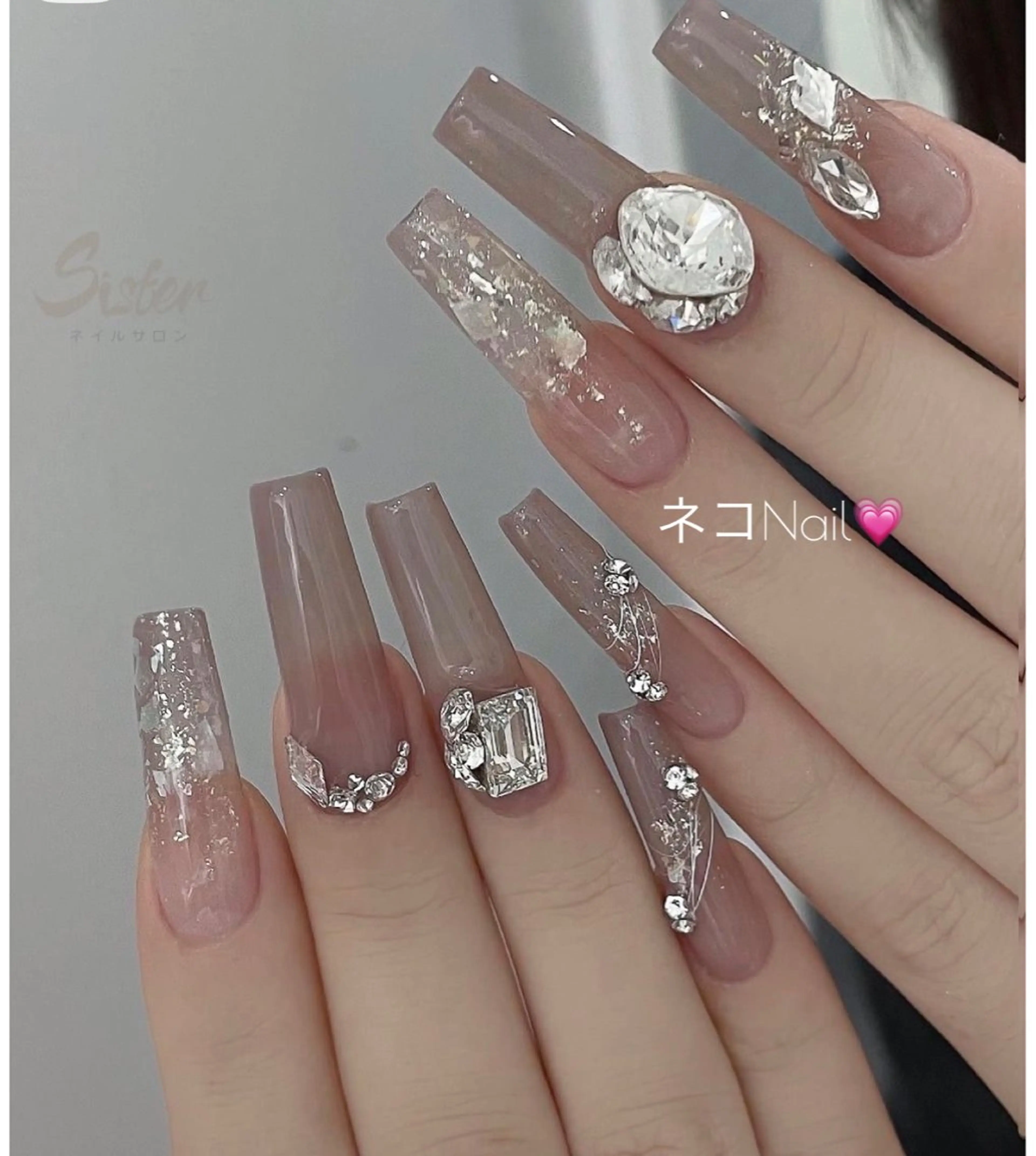 ネイル フレンチネイル ラメ(グリッター) ストーンネイル ワンホンネイル ハンドネイル ネコ Nailのネイルデザイン