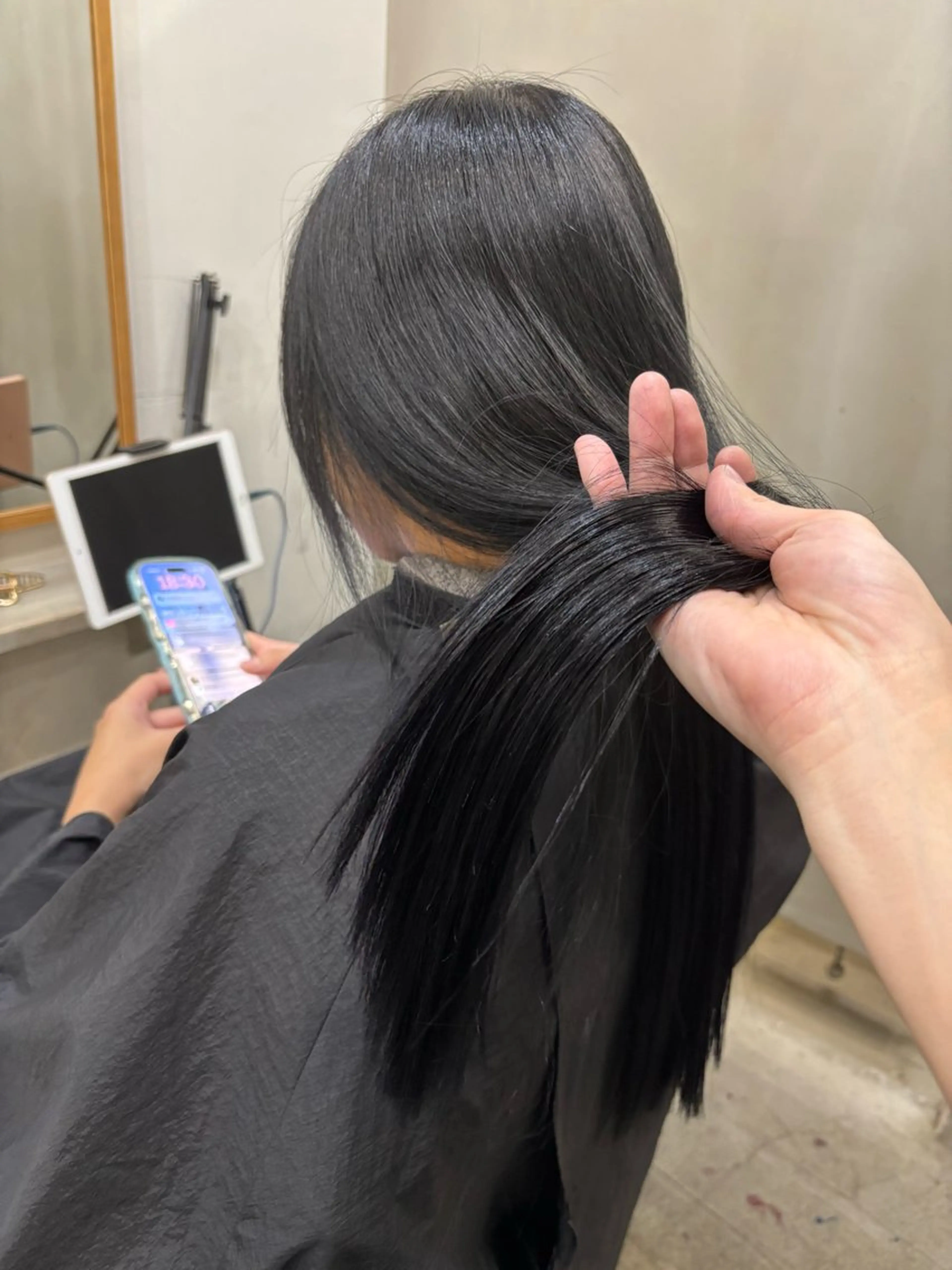 ロング カラー 黒髪 ブルーカラー ブルーブラック ヘアカラー 中園康 /カラー/ブリーチのヘアスタイル