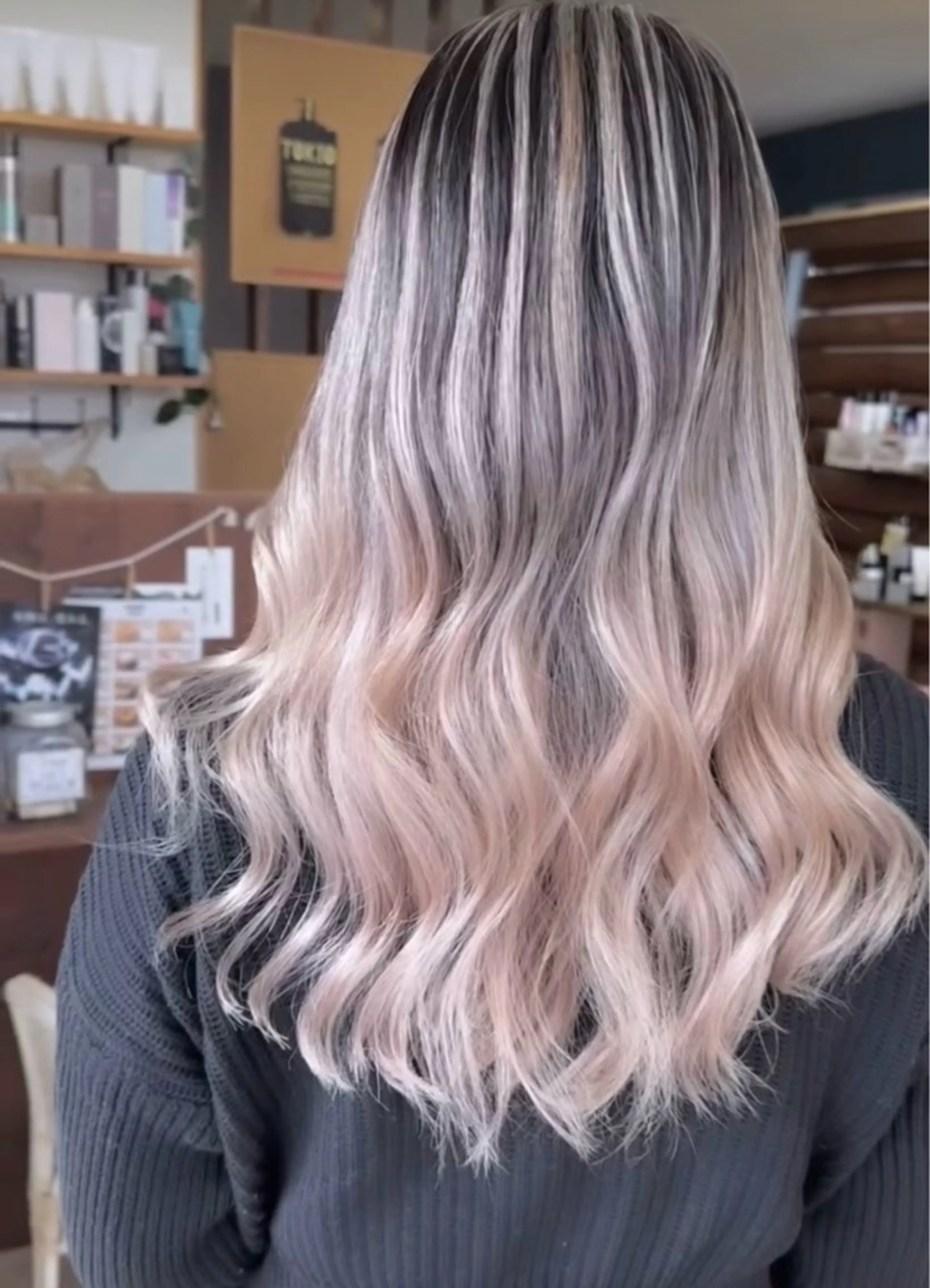 ロング naomi (夜間営業受付中★)のヘアスタイル