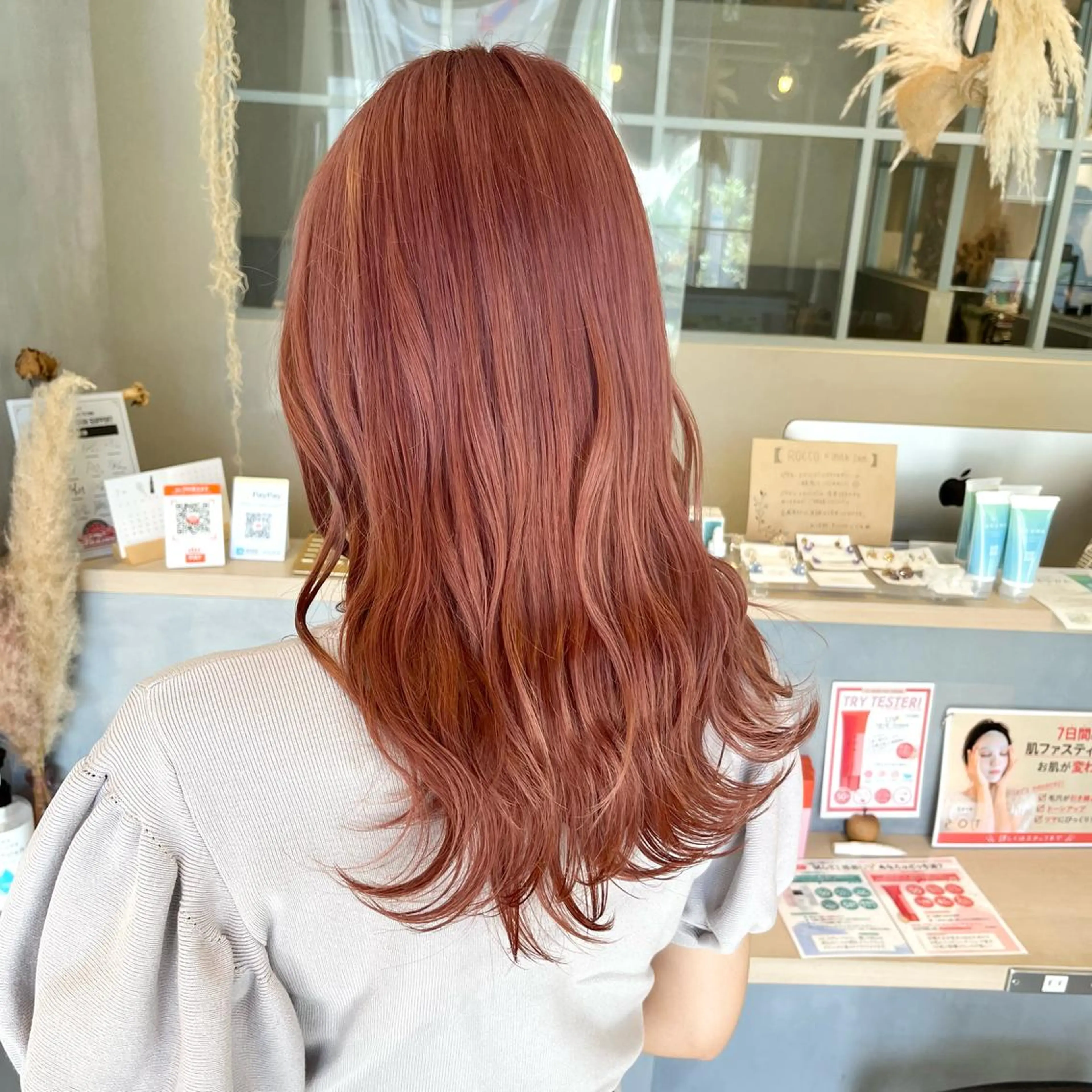 セミロング カラー ブリーチ ピンクカラー ヘアカラー MAI ROCCO3rdのヘアスタイル
