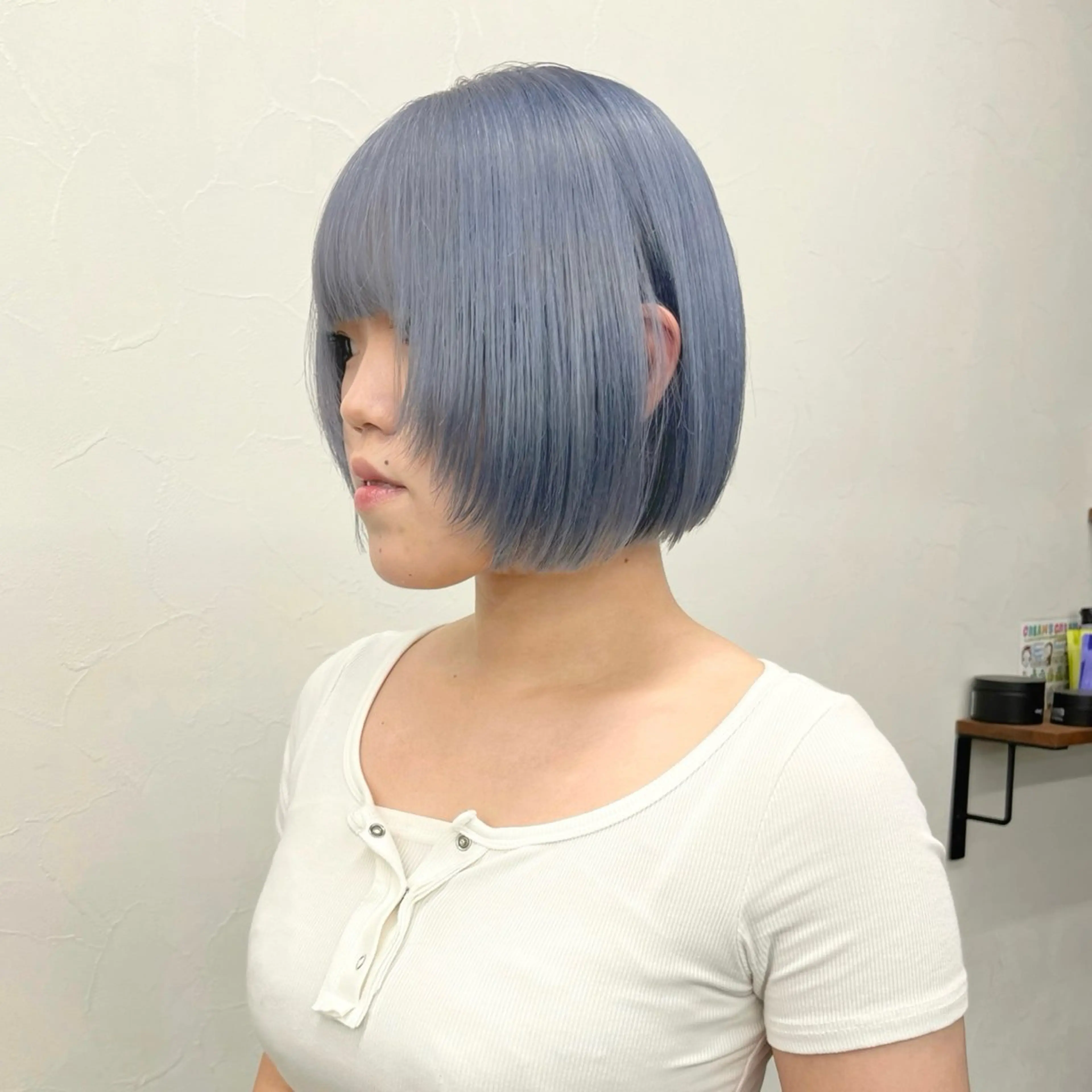 ショート カラー ブリーチ ブルーカラー ブリーチなしカラー シルバー ボブ カット ヘアカラー トリートメント 初めてのショート お任せください✂️のヘアスタイル