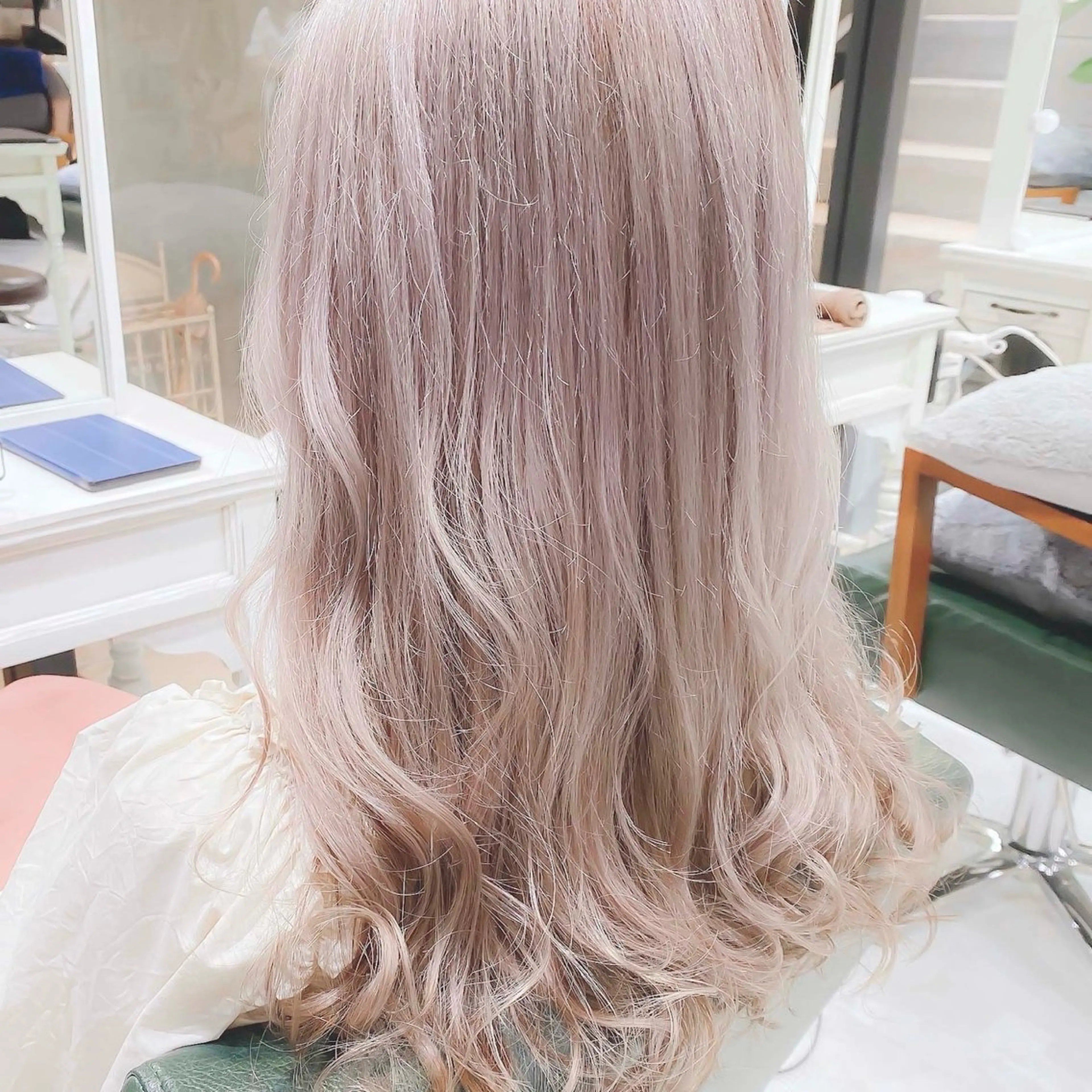 ロング カラー ベージュカラー ブリーチ デザインカラー ハイトーンカラー ピンクカラー ヘアカラー トリートメント ヘアセット DAYS Men’sのヘアスタイル