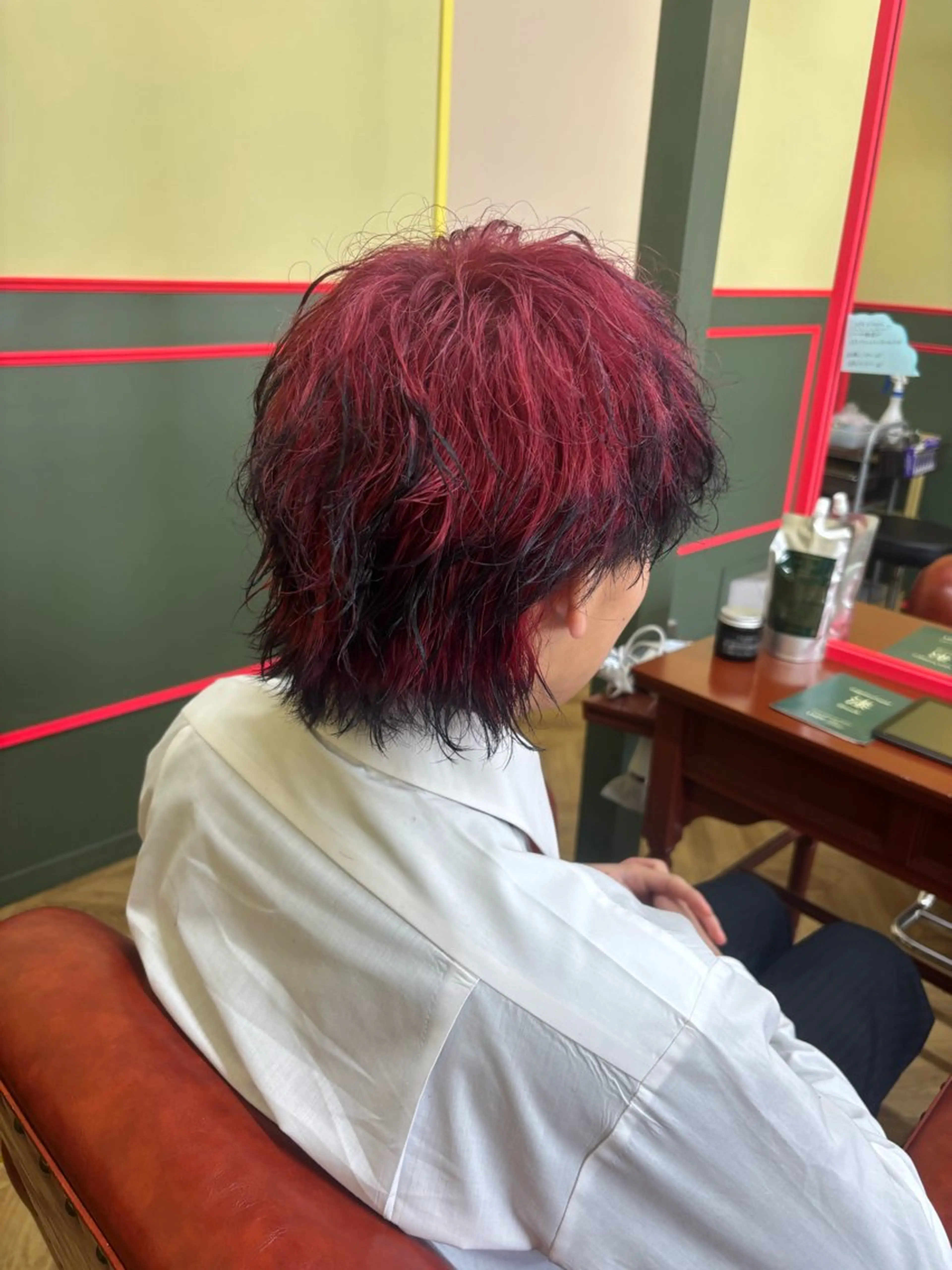 カラー メンズ メンズウルフカット 黒髪 デザインカラー レッドカラー ウルフカット ヘアカラー ショート/カラー /メンズヘア/魁人のヘアスタイル