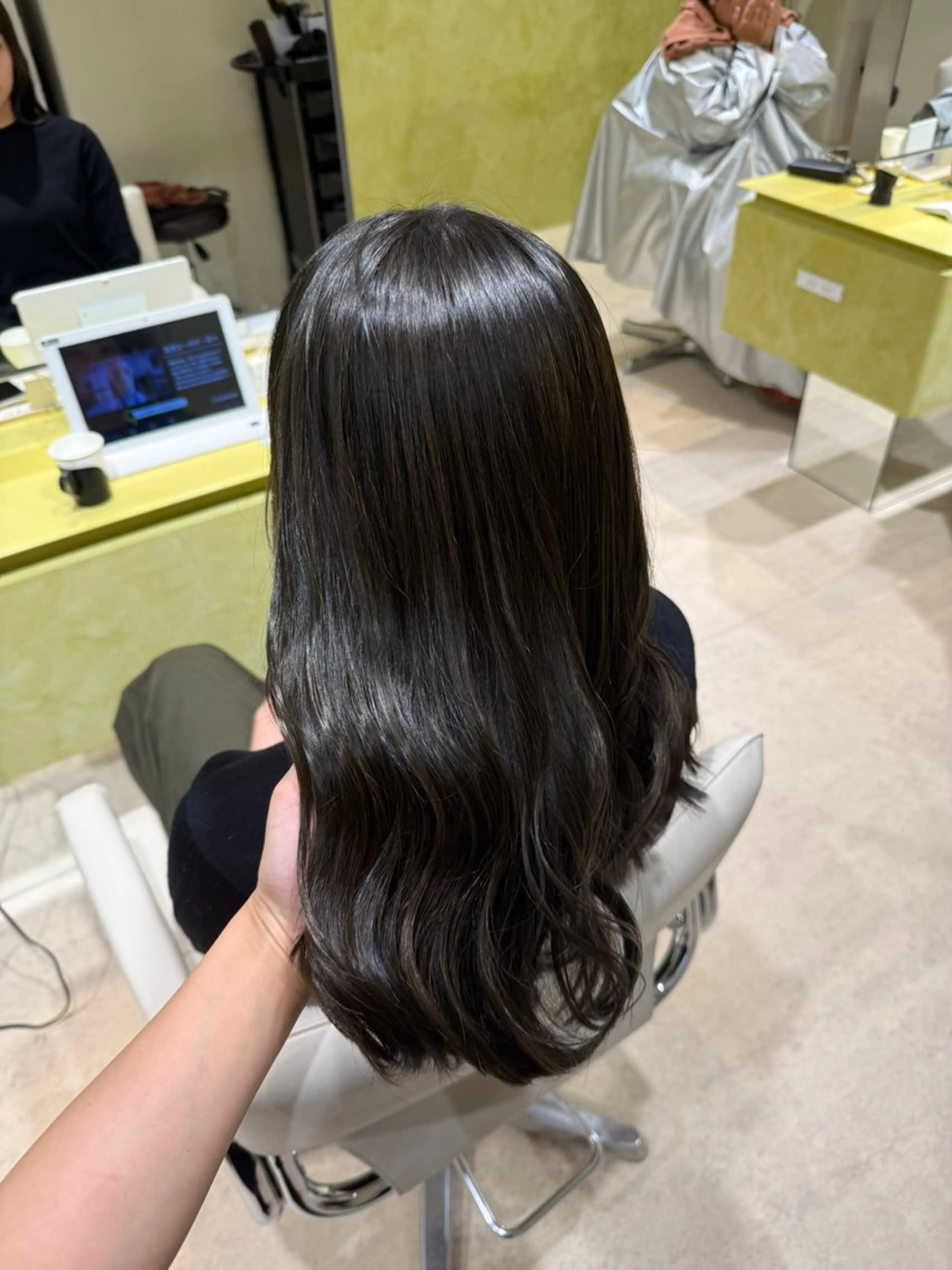 【透明感カラー】アディクシーカラーで赤みを抑えるカラー+カット+ベースTR（前処理TR付き）の写真