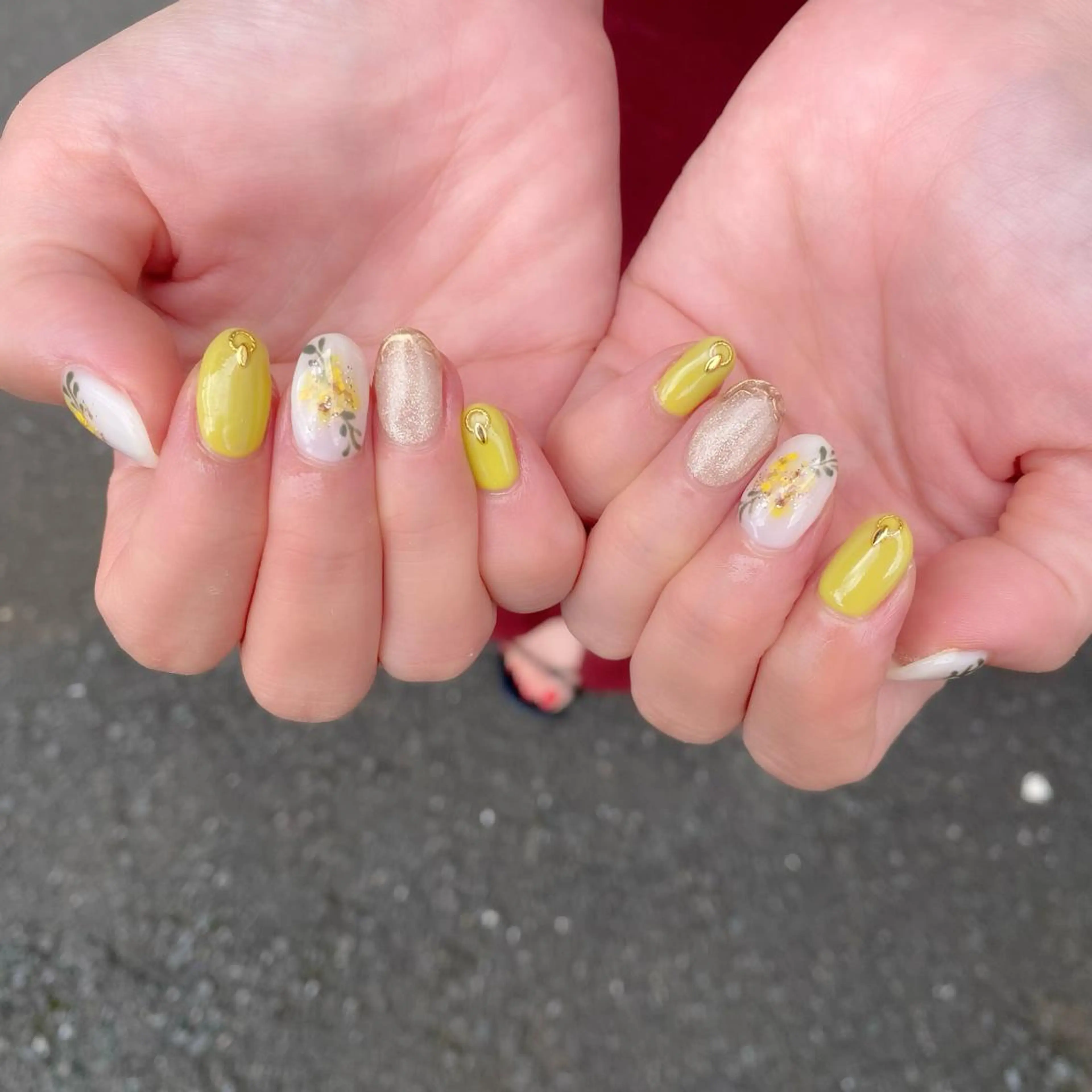 ミディアム カラー パーマ ヘアアレンジ メンズ キッズ ネイル マツエク・マツパ アイブロウ ミディアムパーマ メンズパーマ イエローカラー まつげパーマ フラワーネイル ハンドネイル Salon Ｋのネイルデザイン